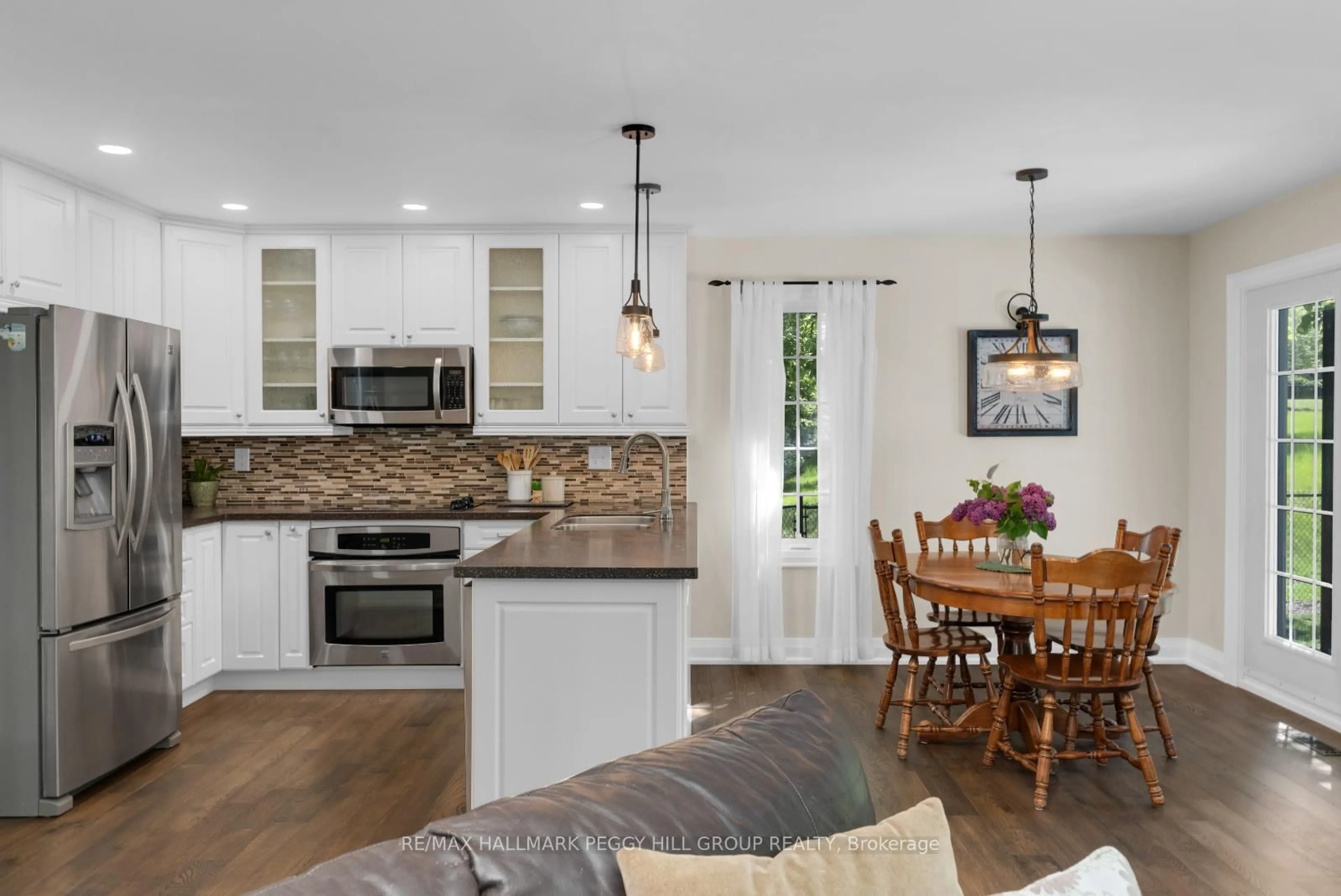 Open concept kitchen, ceramic/tile floor for 2235 Meadowland St, Innisfil Ontario L0L 1K0