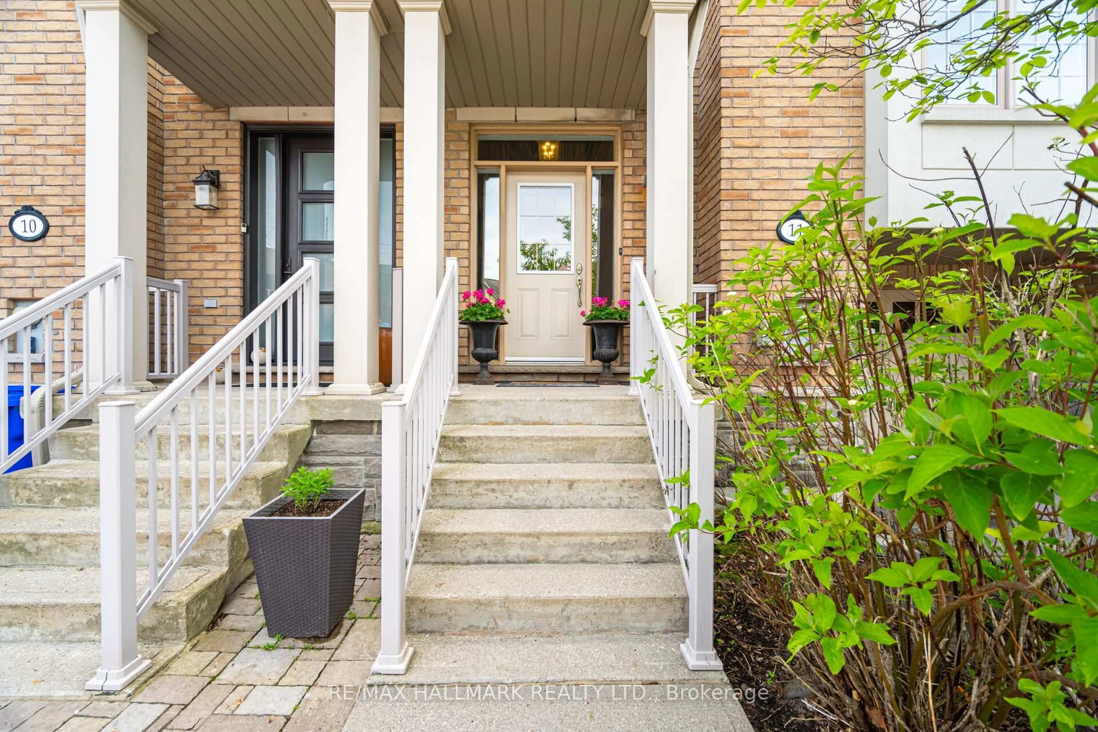 Indoor entryway for 8900 Bathurst St #11, Vaughan Ontario L4J 8A7