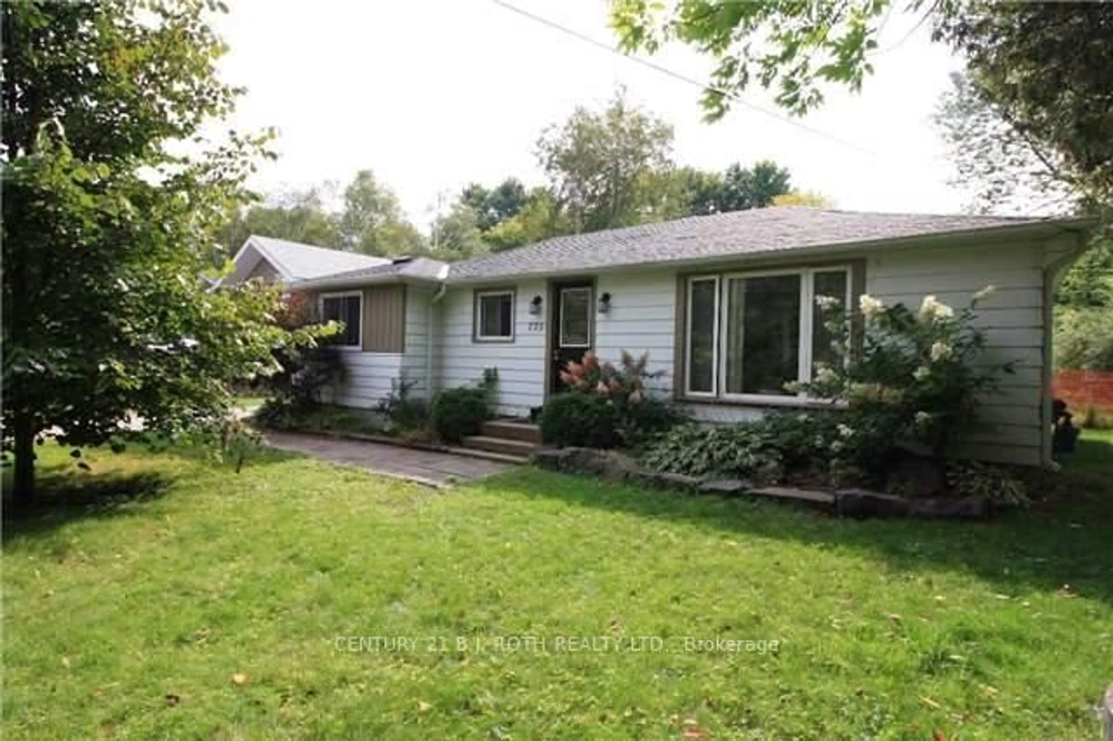Home with vinyl exterior material, street for 775 James St, Innisfil Ontario L9S 2G6