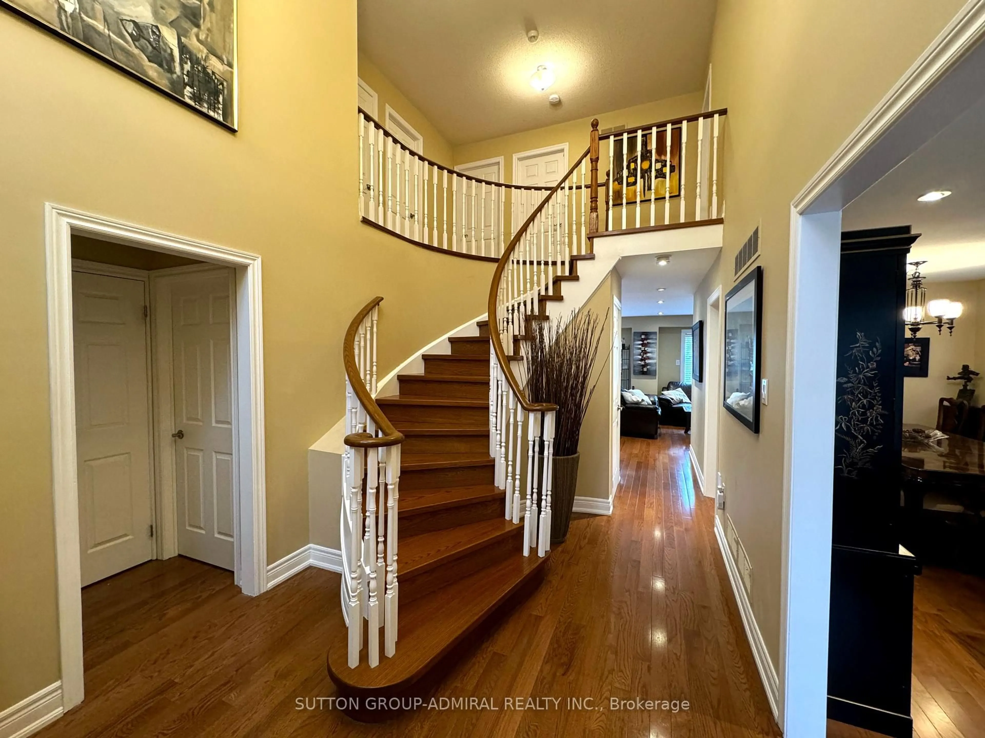 Indoor foyer for 148 Mountbatten Rd, Vaughan Ontario L4J 7W2