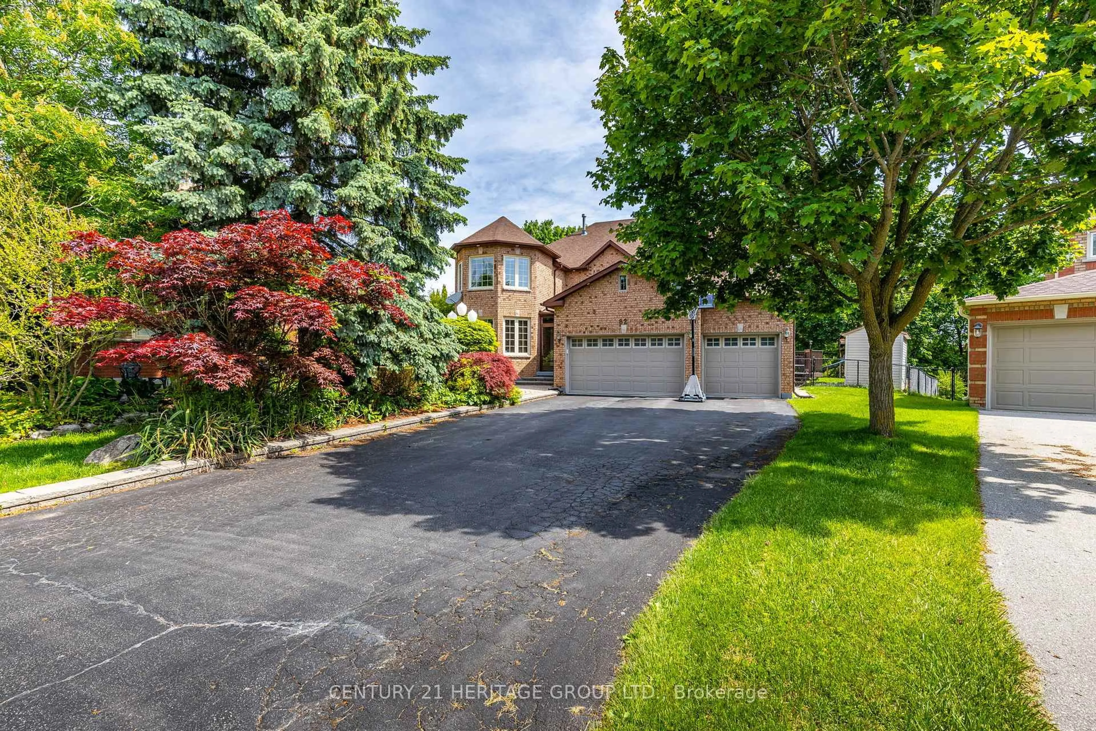 Unknown for 82 Rhodes Circ, Newmarket Ontario L3X 1V2