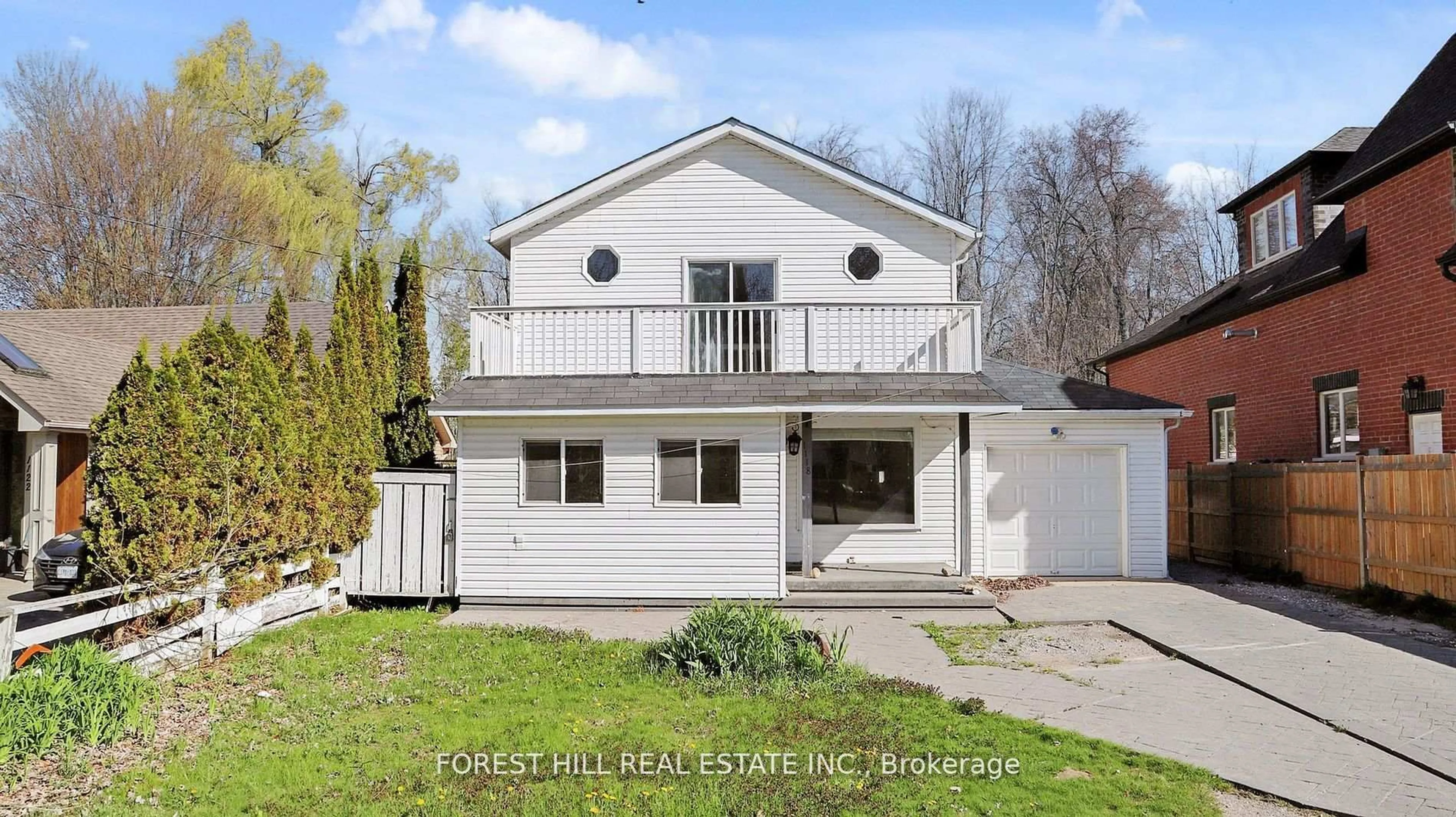 Home with vinyl exterior material, street for 1118 Gilford Rd, Innisfil Ontario L0L 1R0