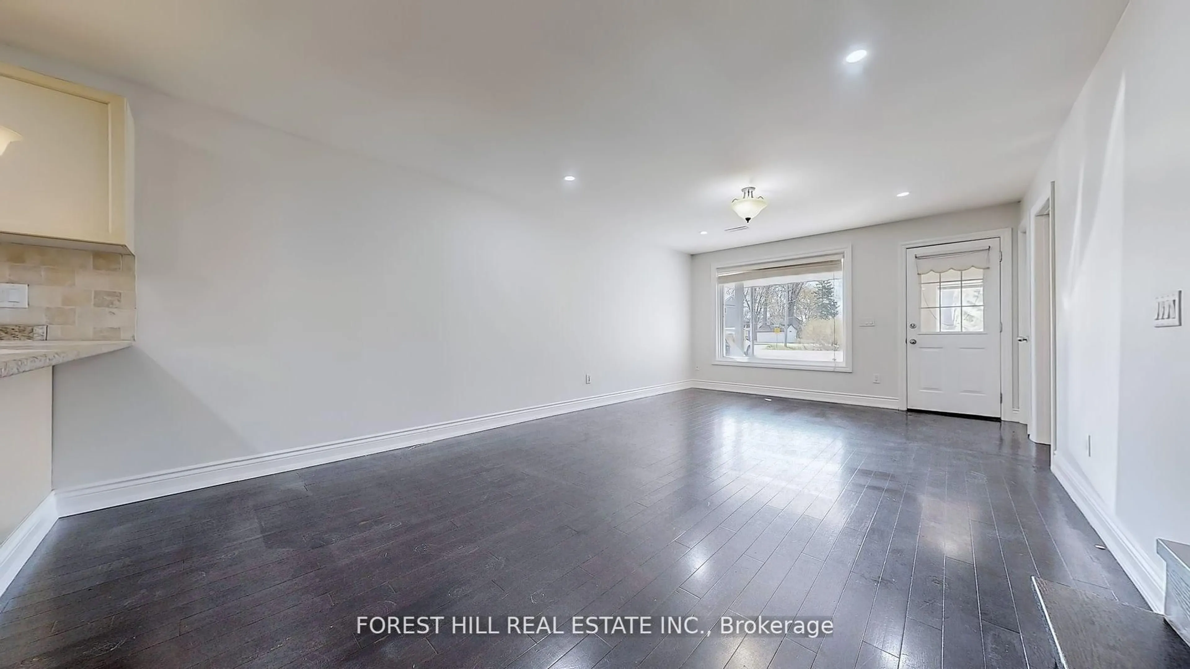 A pic of a room for 1118 Gilford Rd, Innisfil Ontario L0L 1R0