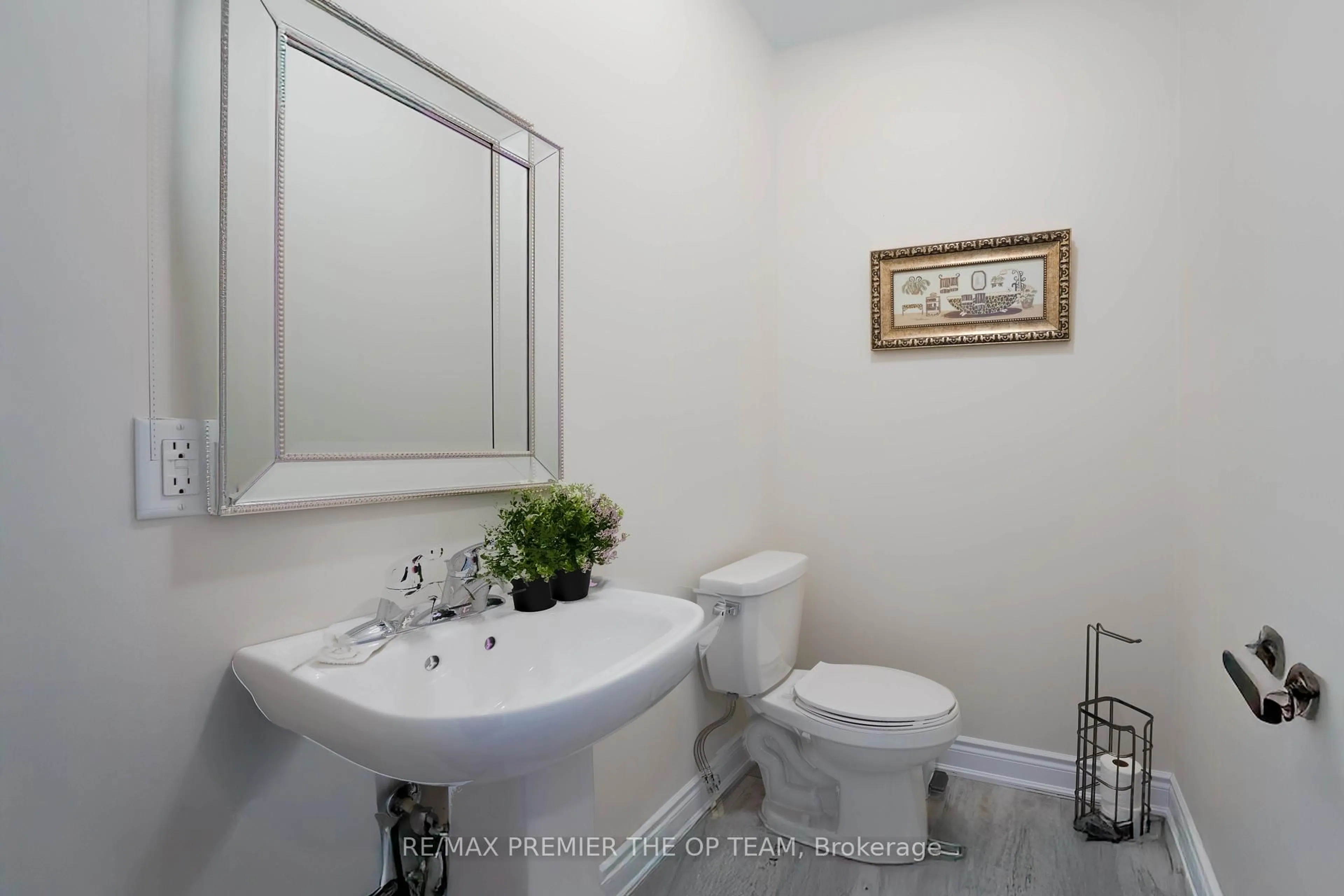 Standard bathroom, ceramic/tile floor for 53 Janes Cres, New Tecumseth Ontario L9R 0L8