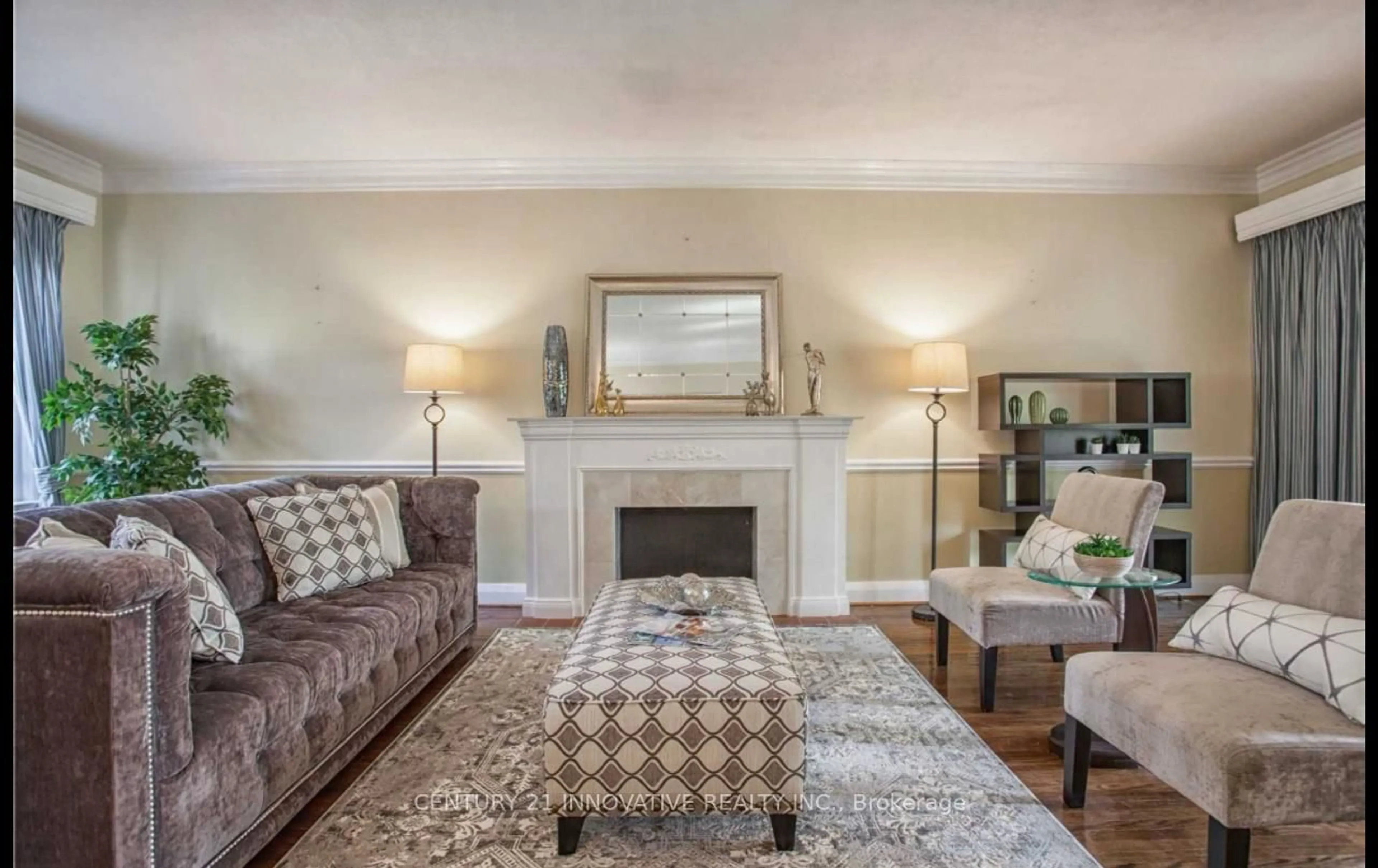 Living room with furniture, unknown for 48 Trench St, Richmond Hill Ontario L4C 3W5