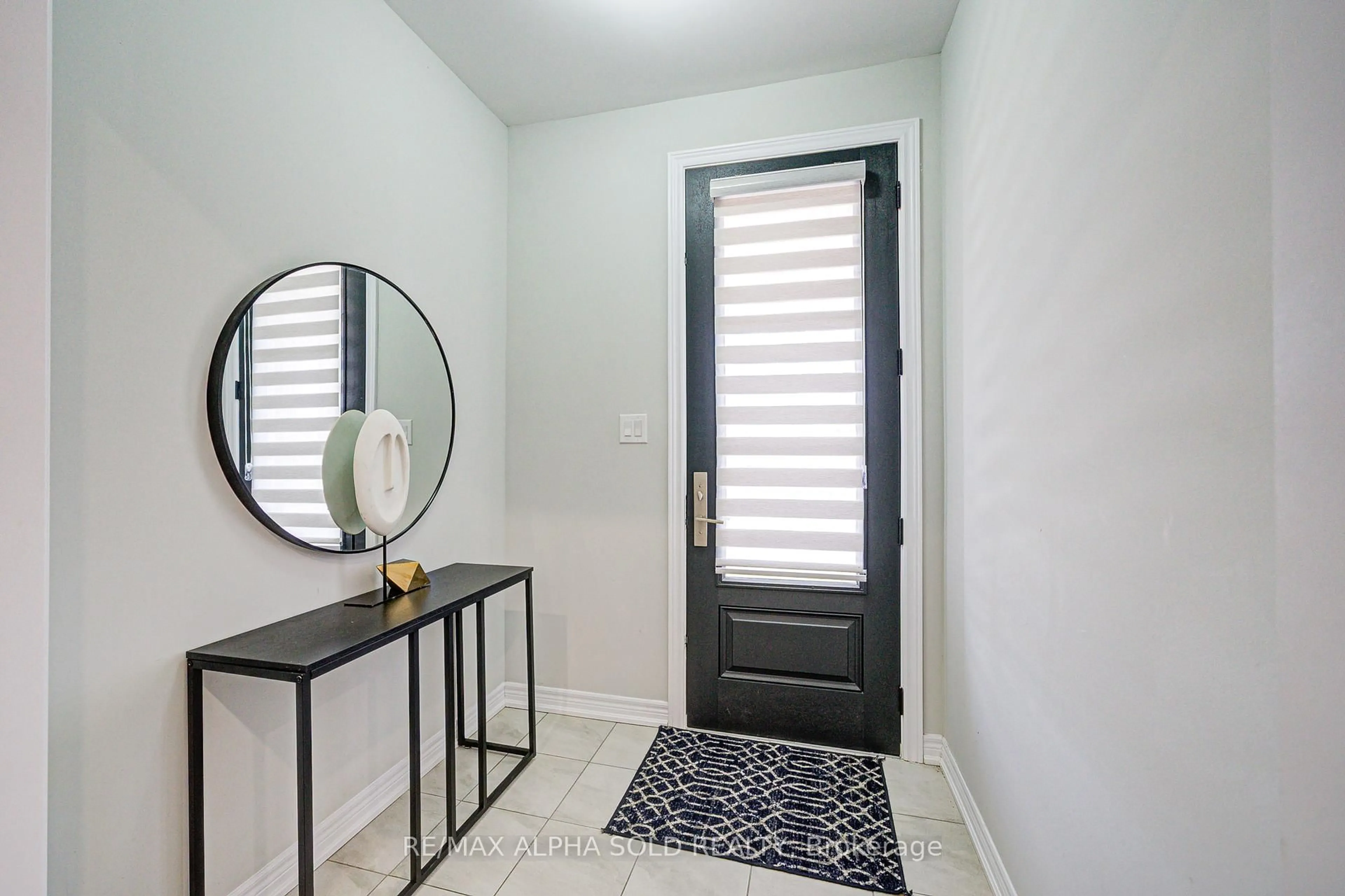 Indoor entryway for 132 Cornell Centre Blvd, Markham Ontario L6B 1R3