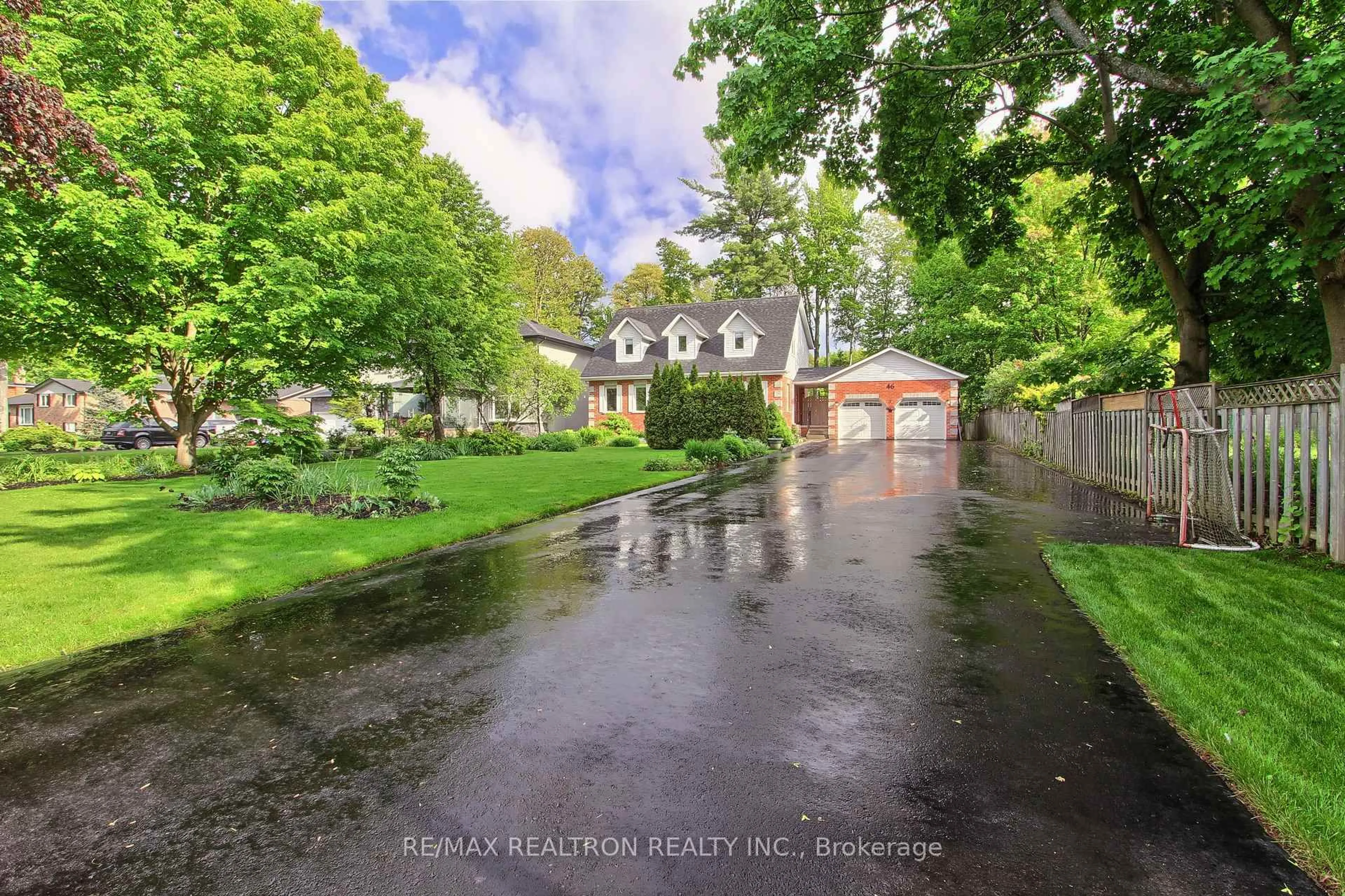 A pic from outside/outdoor area/front of a property/back of a property/a pic from drone, street for 46 French Cres, East Gwillimbury Ontario L9N 1J8
