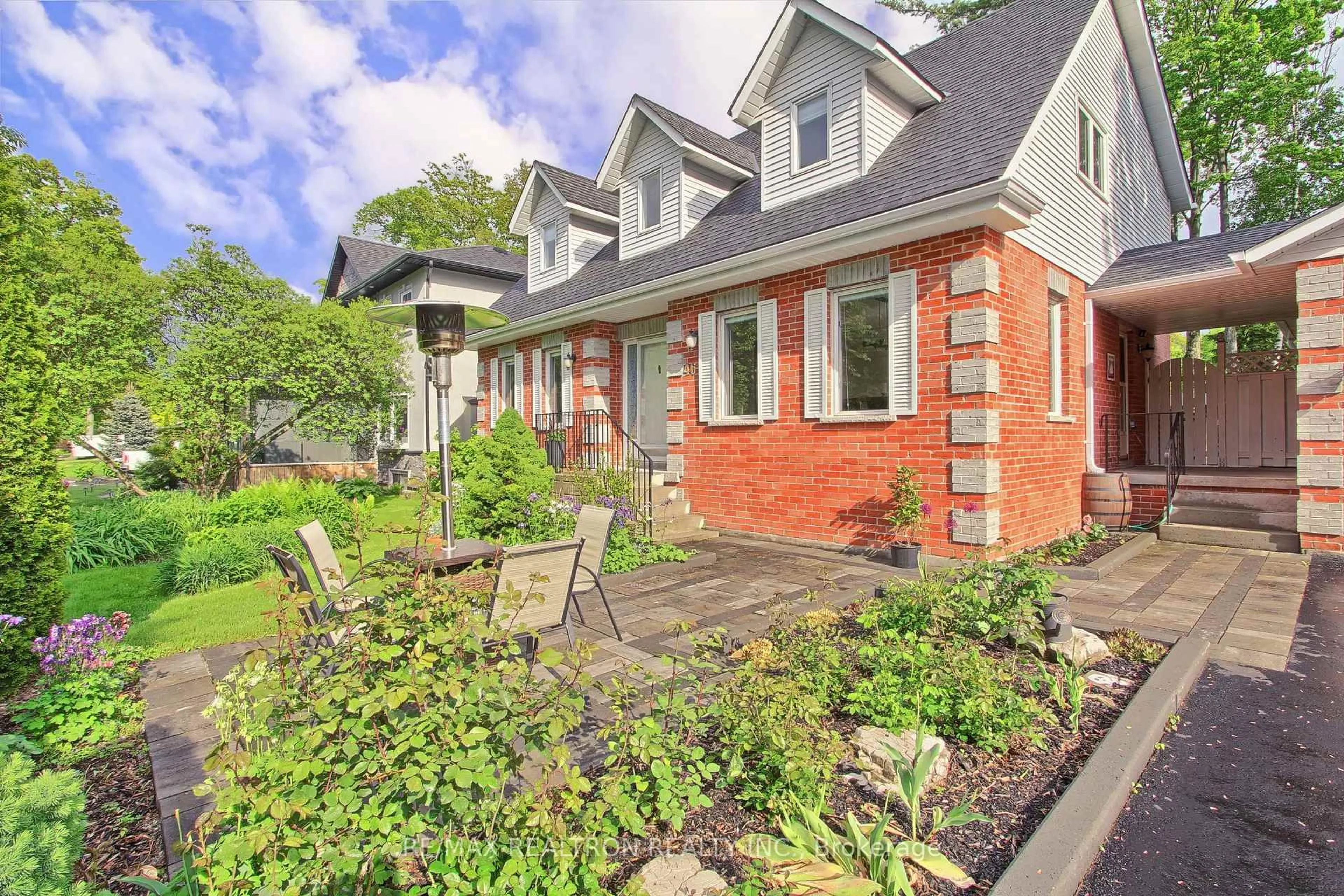 Home with brick exterior material, street for 46 French Cres, East Gwillimbury Ontario L9N 1J8