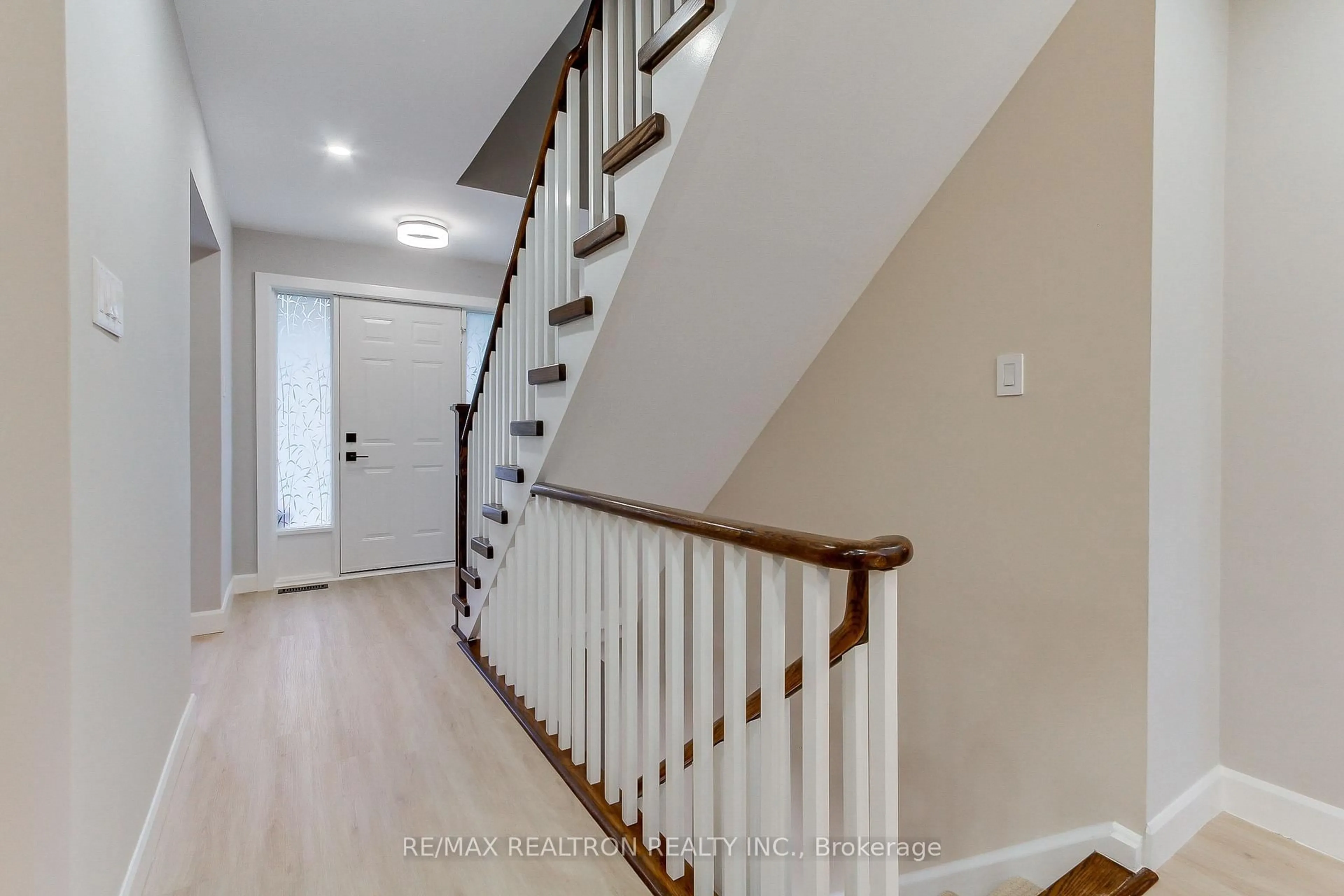 Stairs for 46 French Cres, East Gwillimbury Ontario L9N 1J8