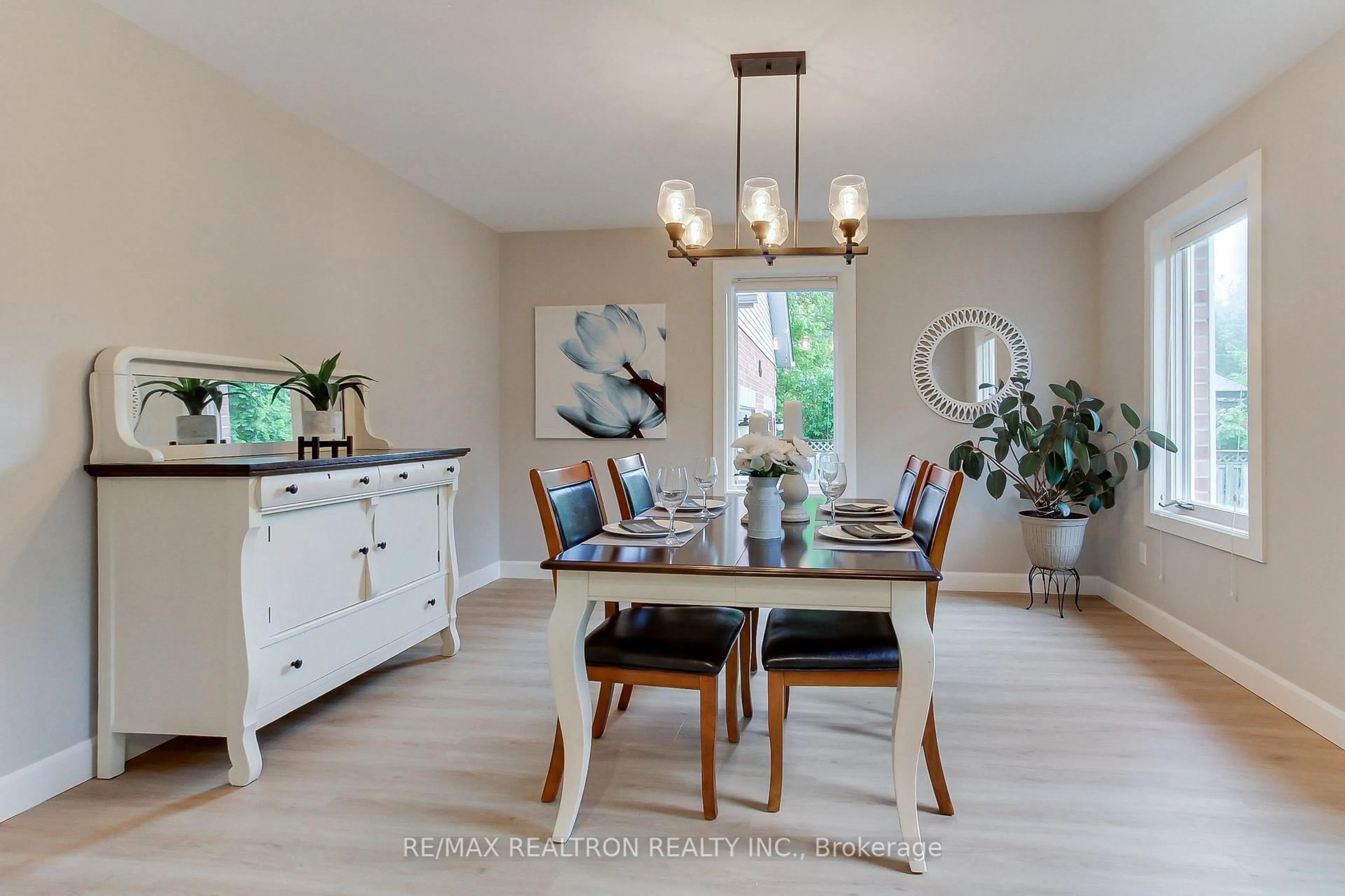 Dining room, unknown for 46 French Cres, East Gwillimbury Ontario L9N 1J8