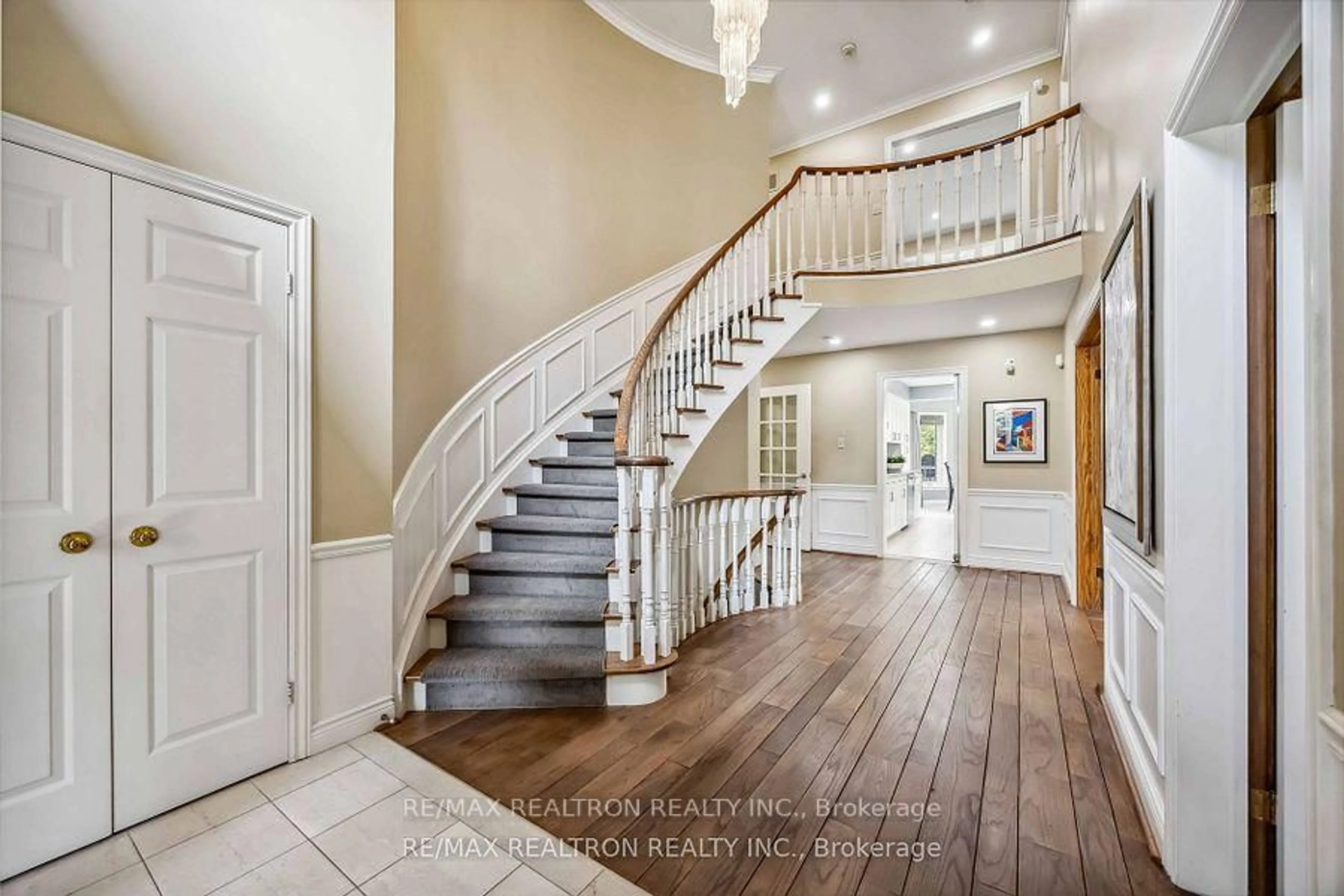Indoor entryway for 16 Ida St, Markham Ontario L3T 1X5