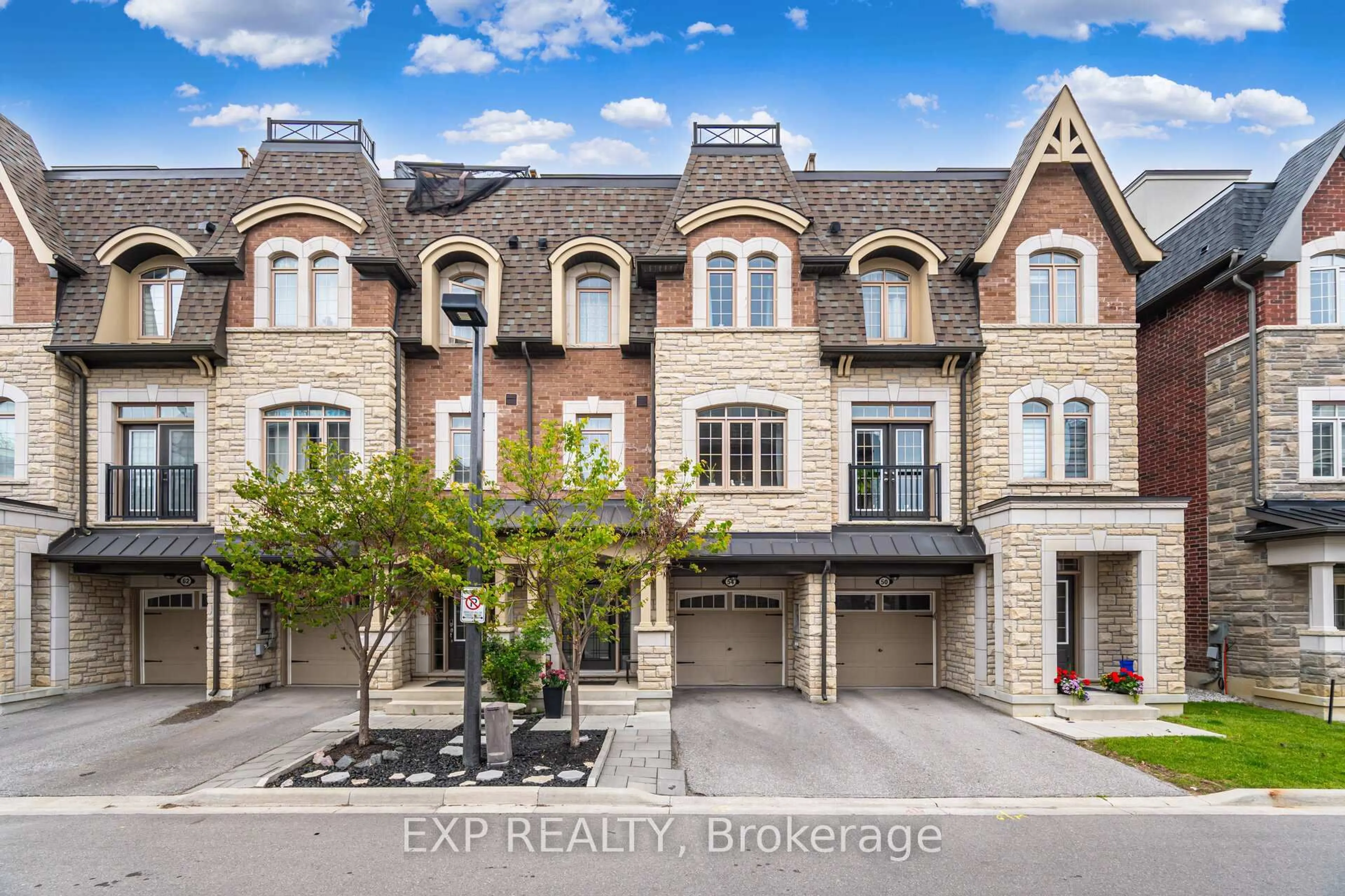 A pic from outside/outdoor area/front of a property/back of a property/a pic from drone, street for 54 Ingleside St, Vaughan Ontario L4L 0H9