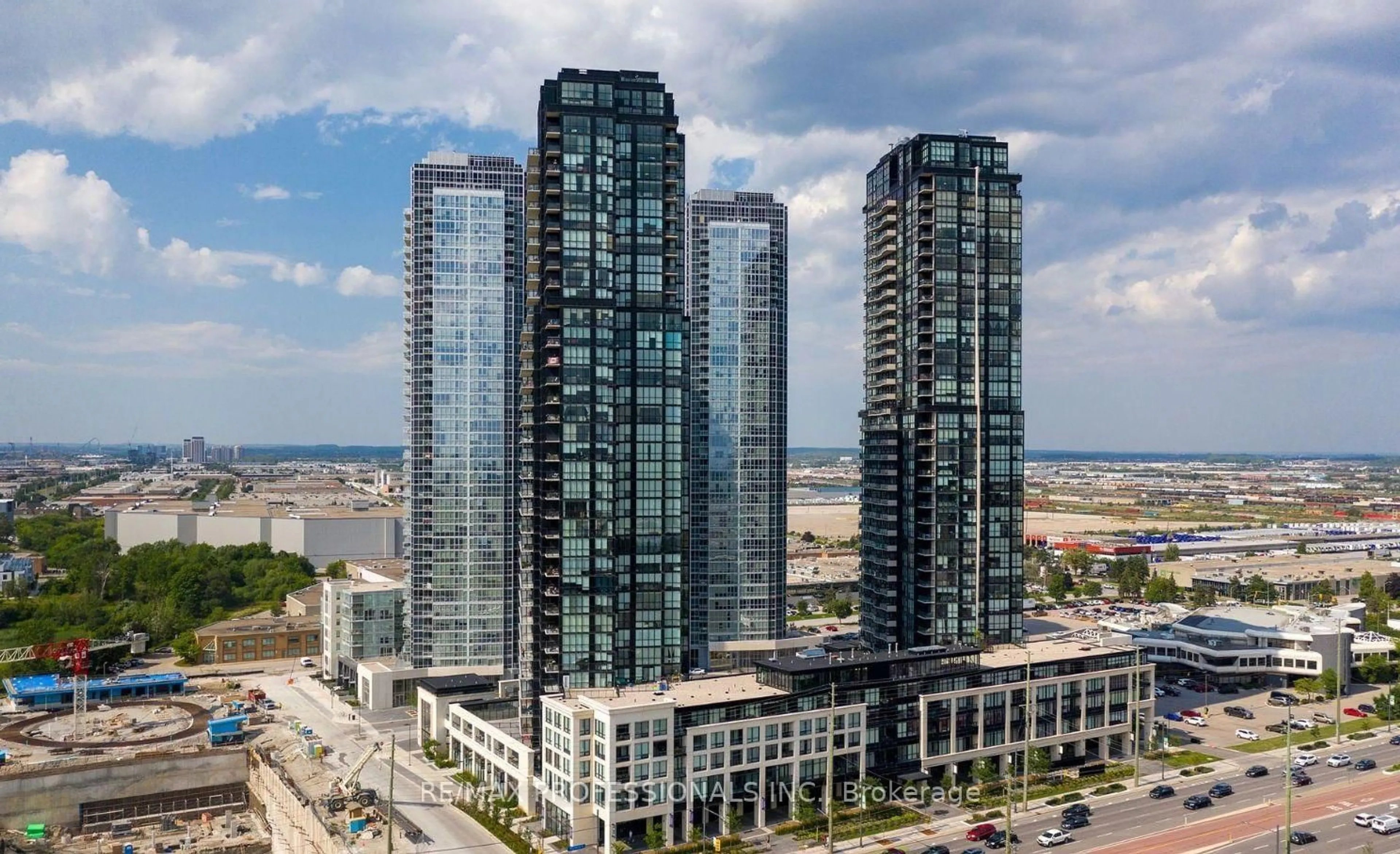 A pic from outside/outdoor area/front of a property/back of a property/a pic from drone, city buildings view from balcony for 2900 Highway 7 Rd ##3407, Vaughan Ontario L4K 0G3