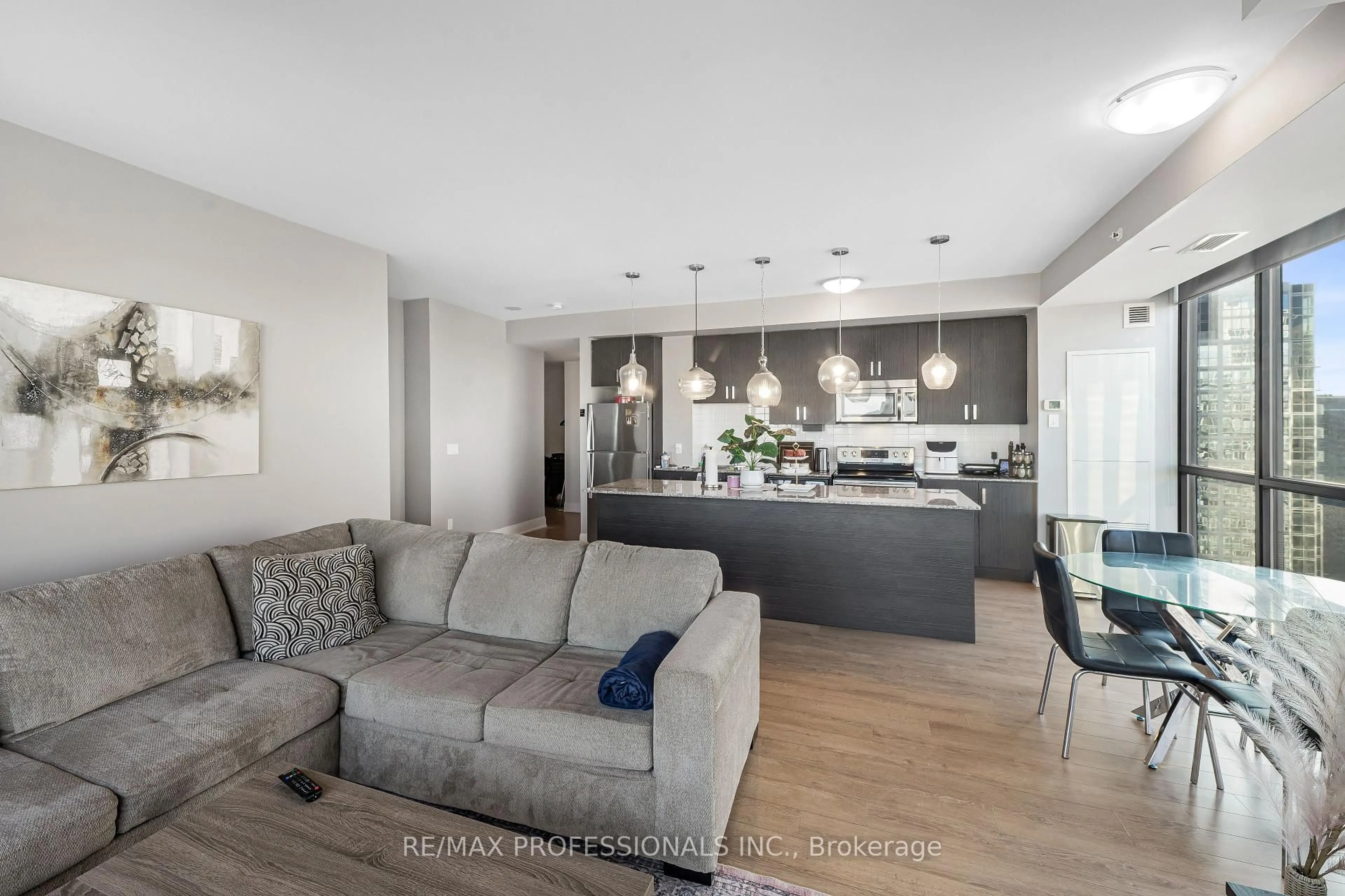 Open concept kitchen, unknown for 2900 Highway 7 Rd ##3407, Vaughan Ontario L4K 0G3