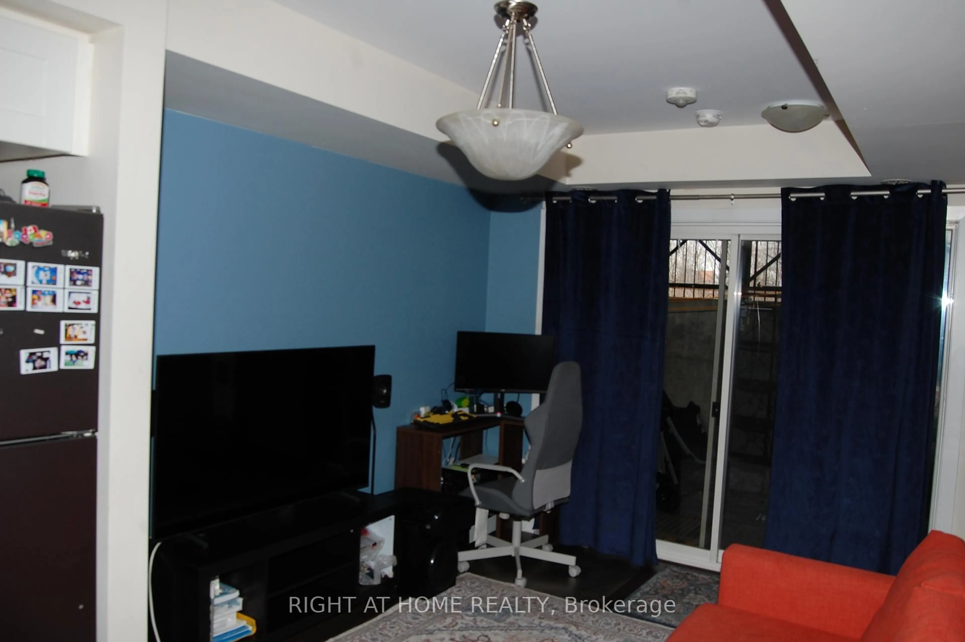 A pic of a room for 10 Westmeath Lane #2216, Markham Ontario L6B 1N5