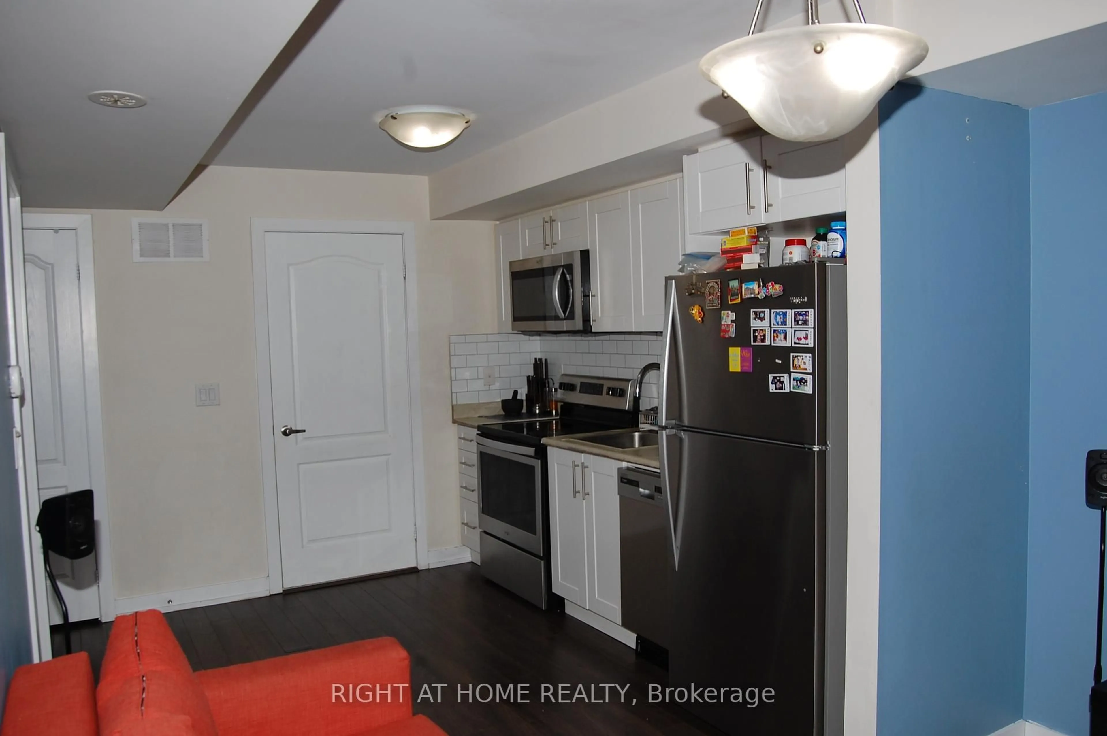 Standard kitchen, unknown for 10 Westmeath Lane #2216, Markham Ontario L6B 1N5