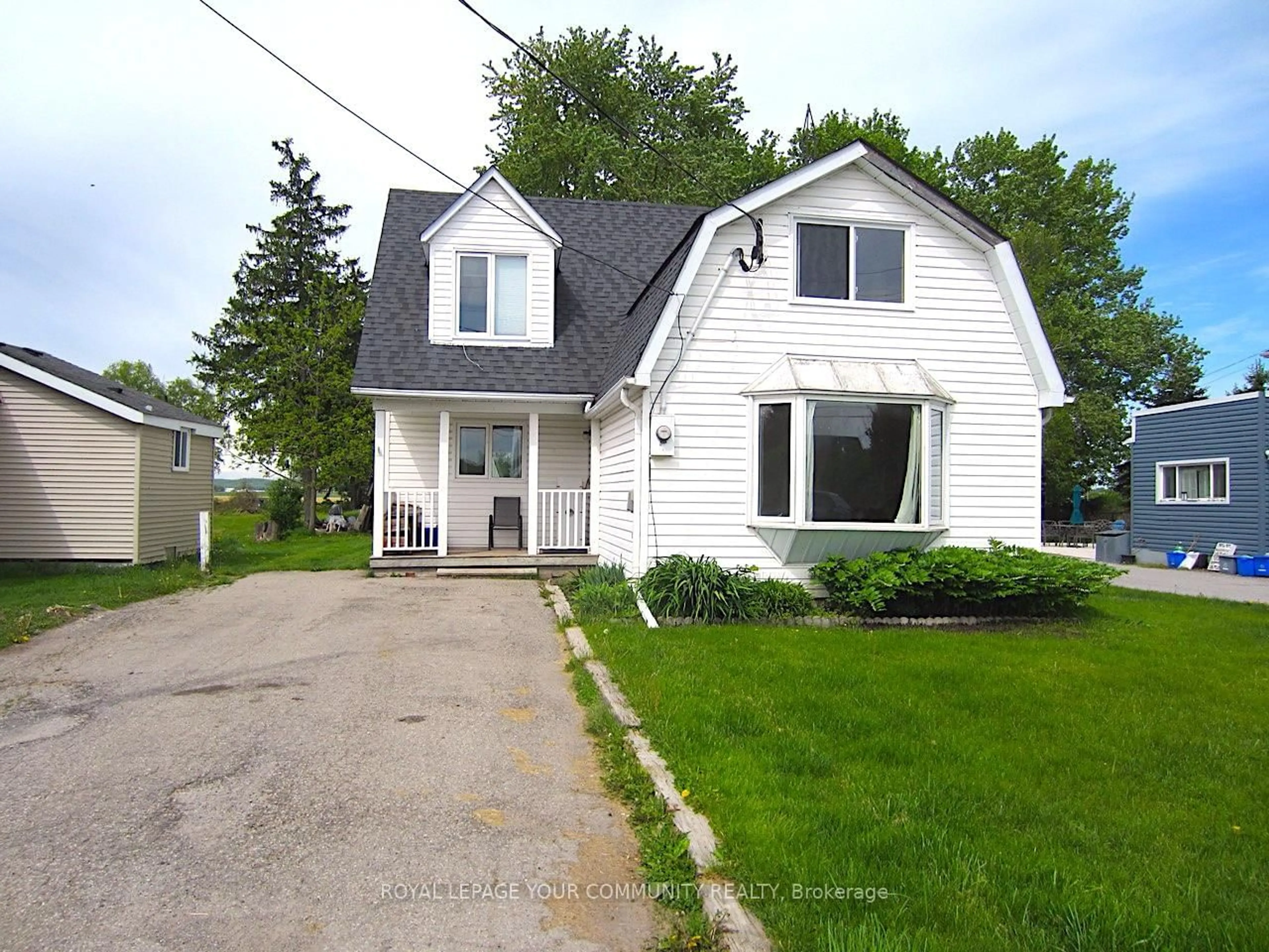 Home with vinyl exterior material, street for 19120 Dufferin St, King Ontario L3Y 4V9