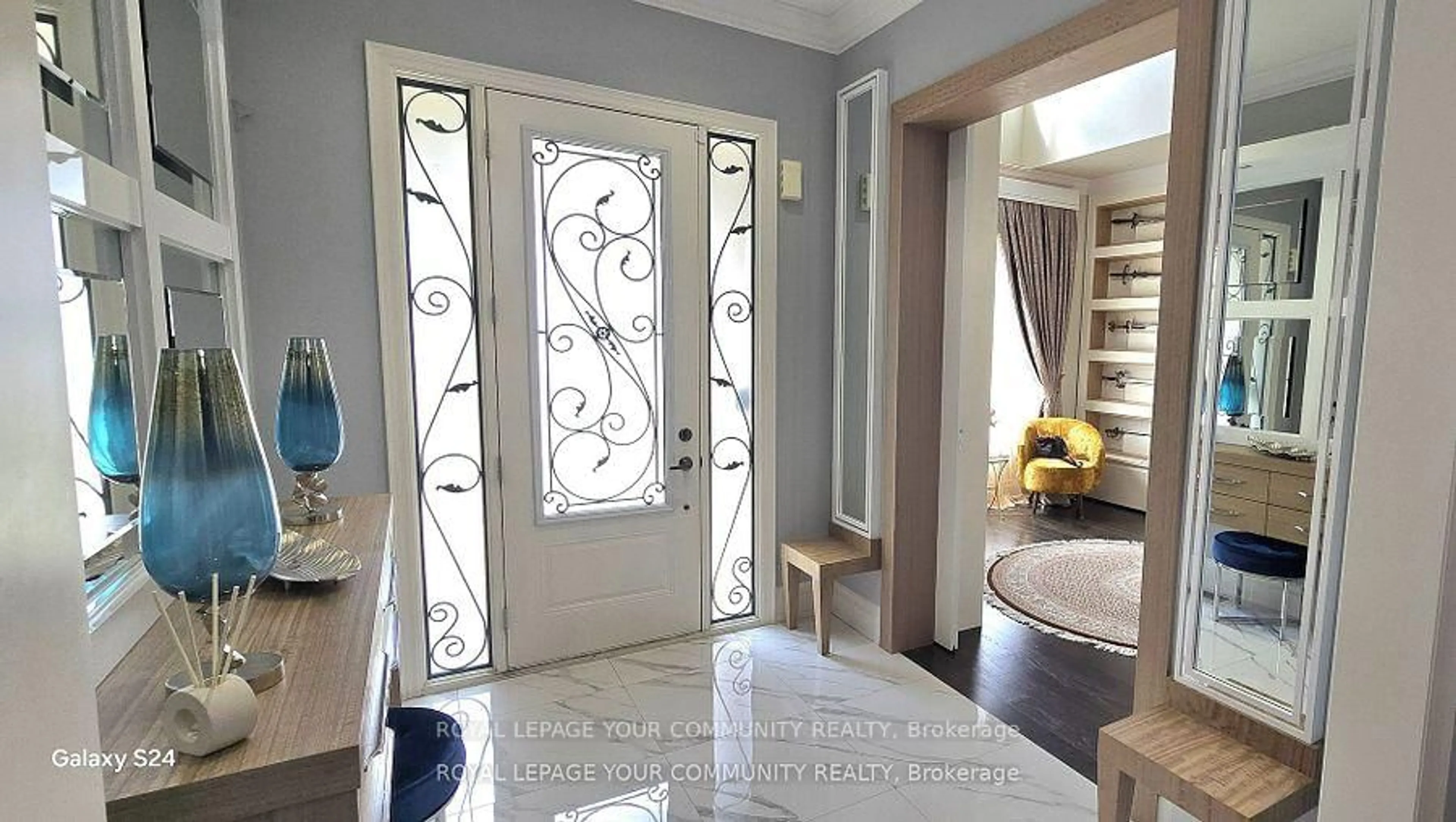 Indoor entryway for 6 Straw Cutter Gate, Vaughan Ontario L6A 0H7