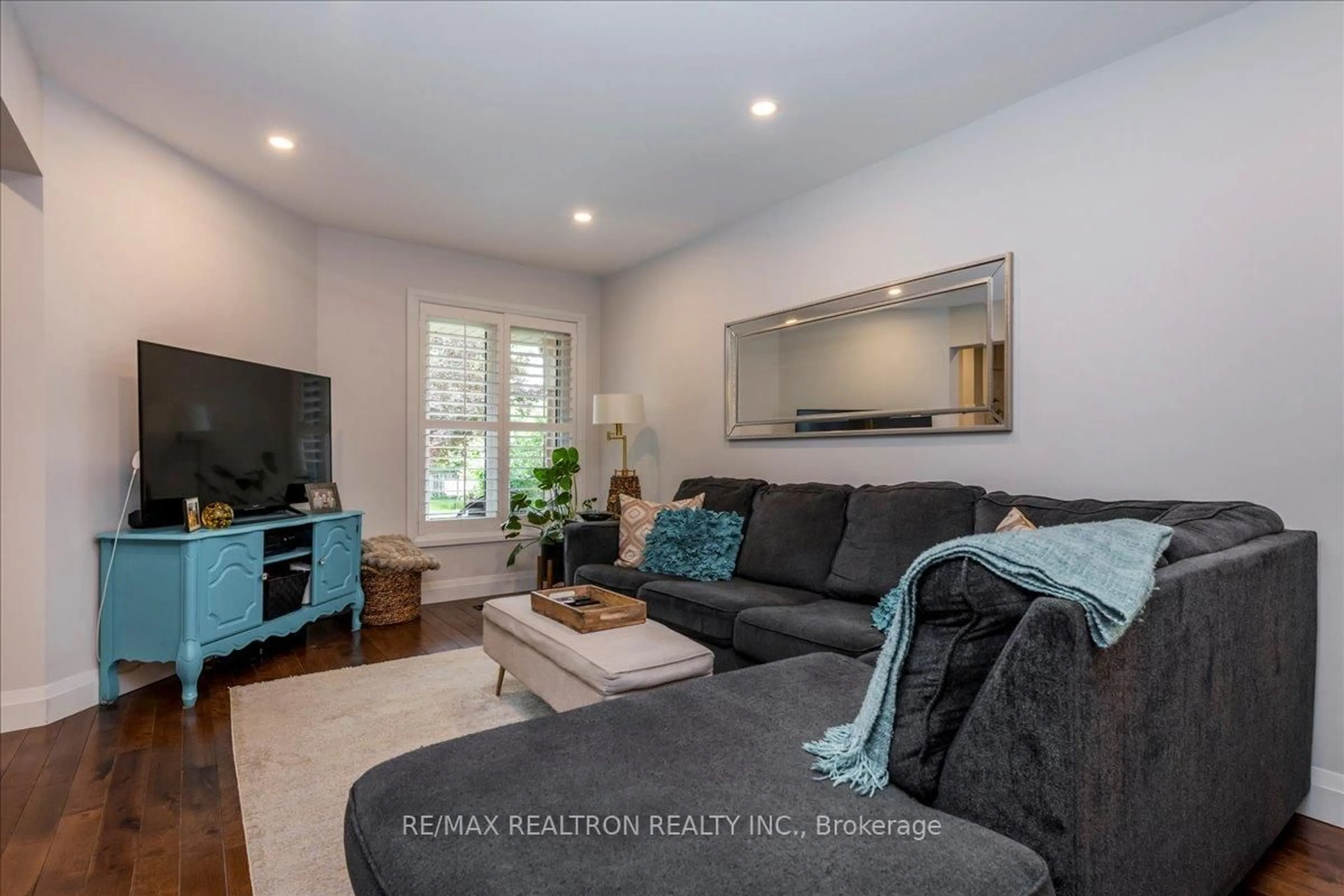 Living room with furniture, unknown for 75 Widdifield Ave, Newmarket Ontario L3X 1Z5