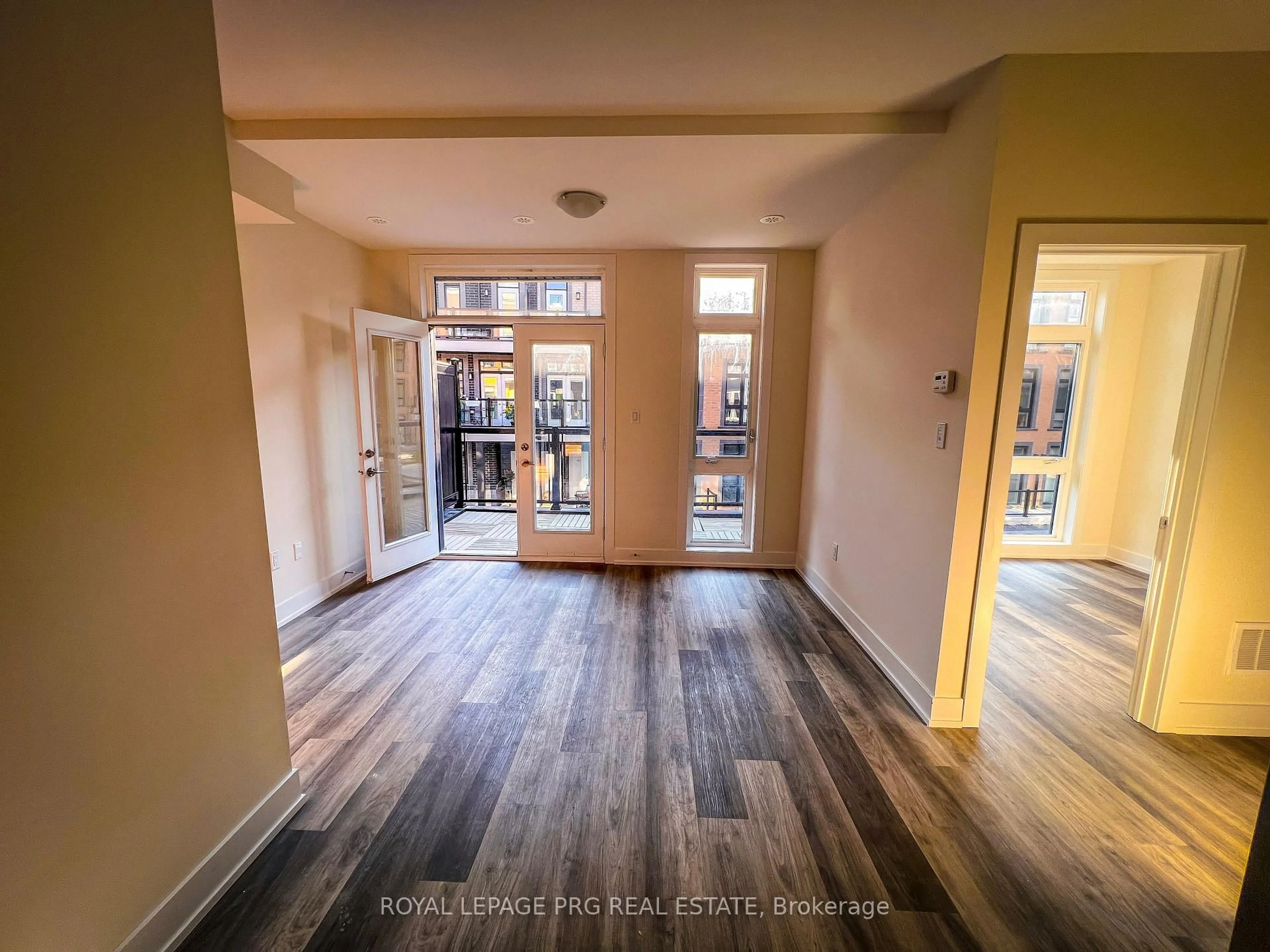 Indoor entryway for 8 Sayers Lane #17, Richmond Hill Ontario L4E 1J4