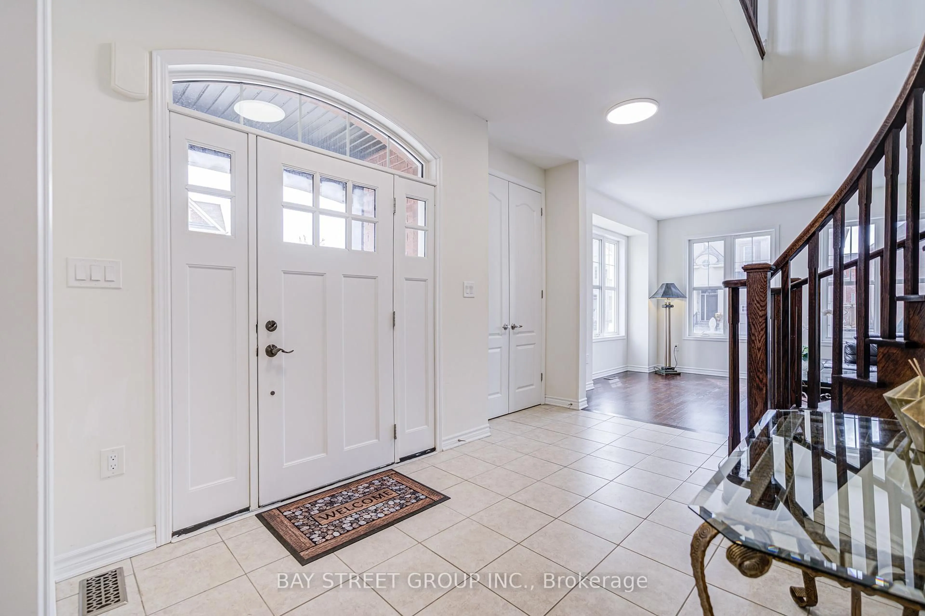 Indoor entryway for 152 Baber Cres, Aurora Ontario L4G 0Y6