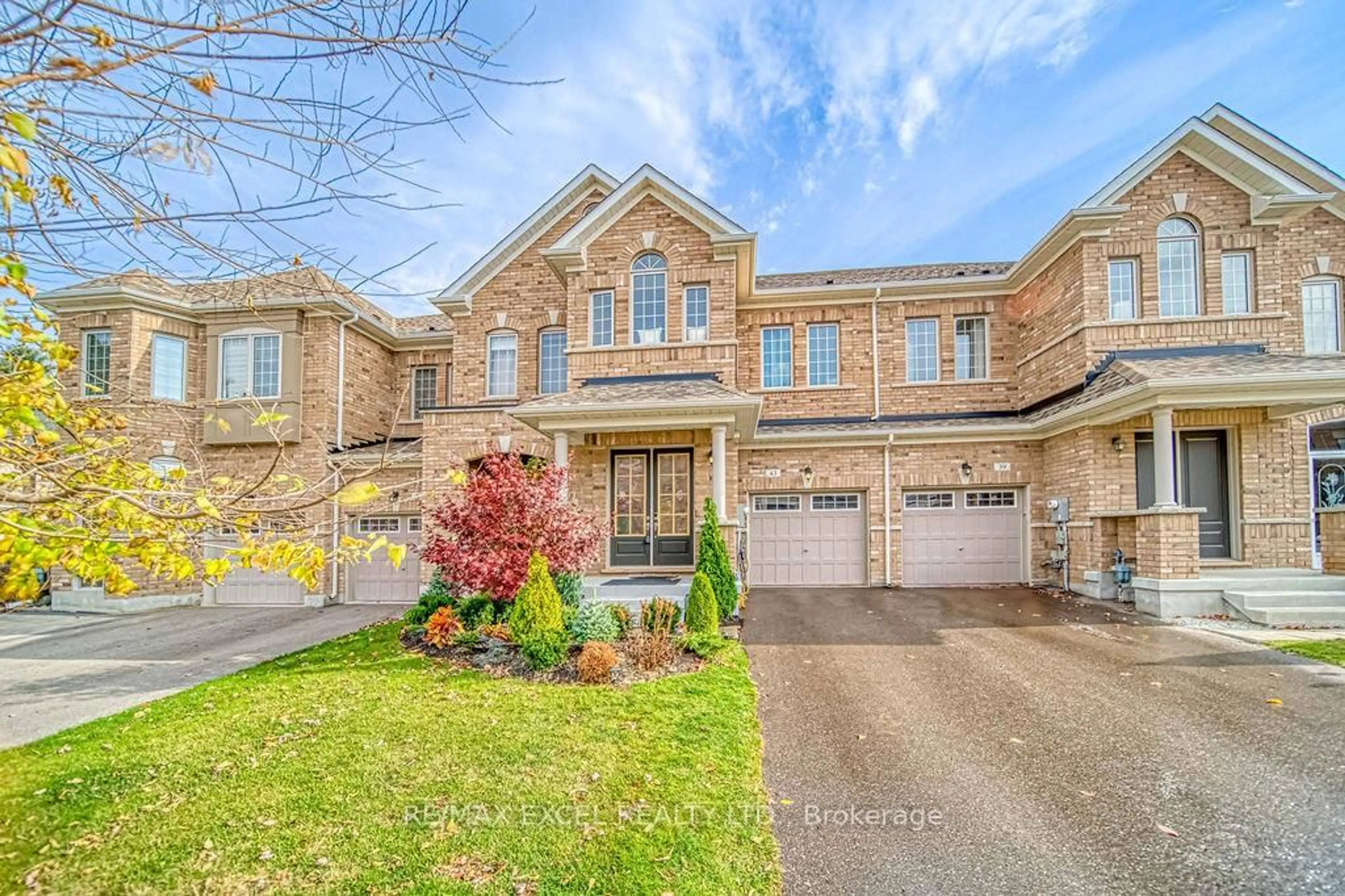 Home with brick exterior material, street for 43 DURBLEE Ave, Aurora Ontario L4G 0Z8