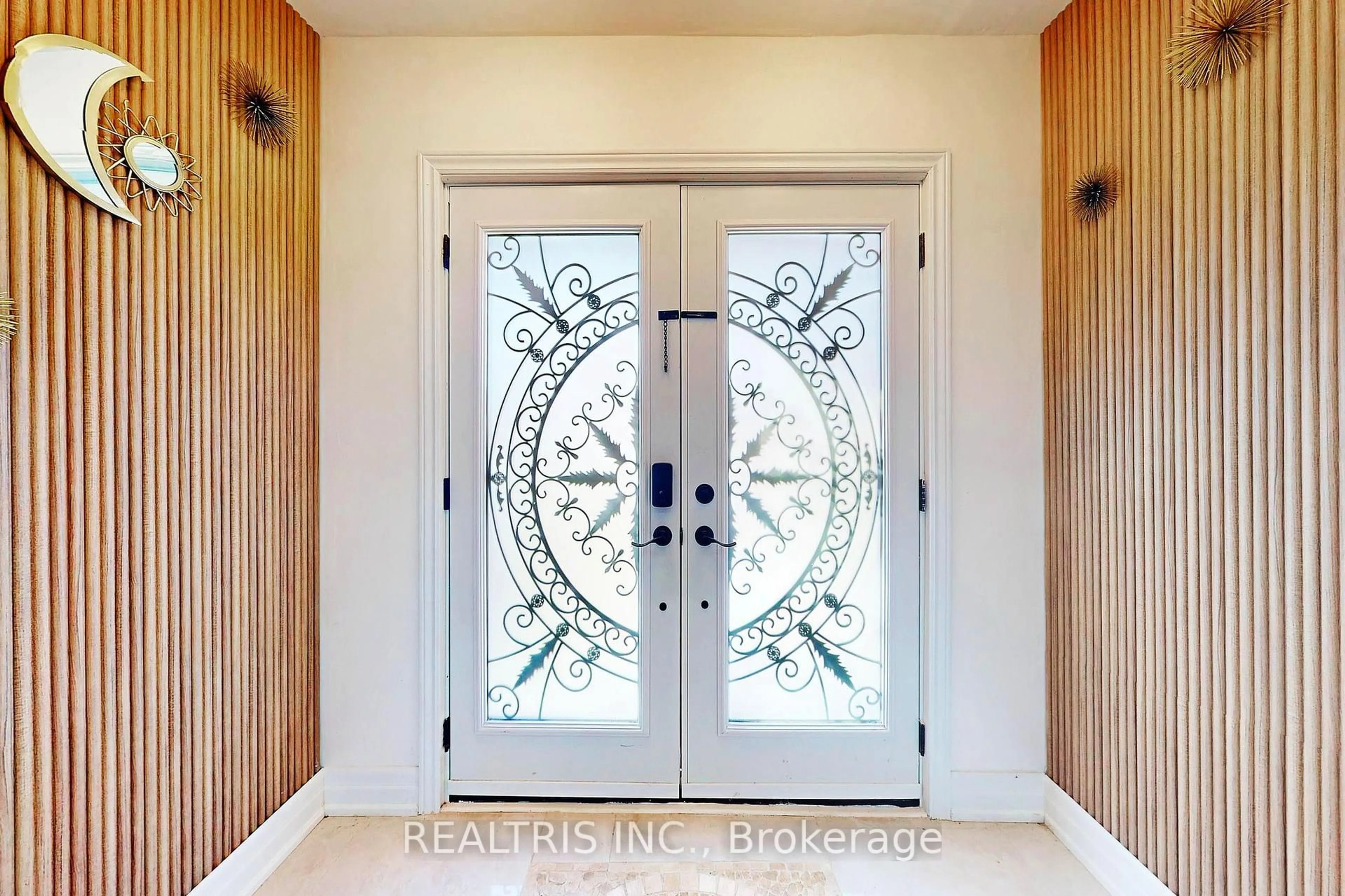 Indoor entryway for 12339 Ninth Line, Whitchurch-Stouffville Ontario L4A 1C2