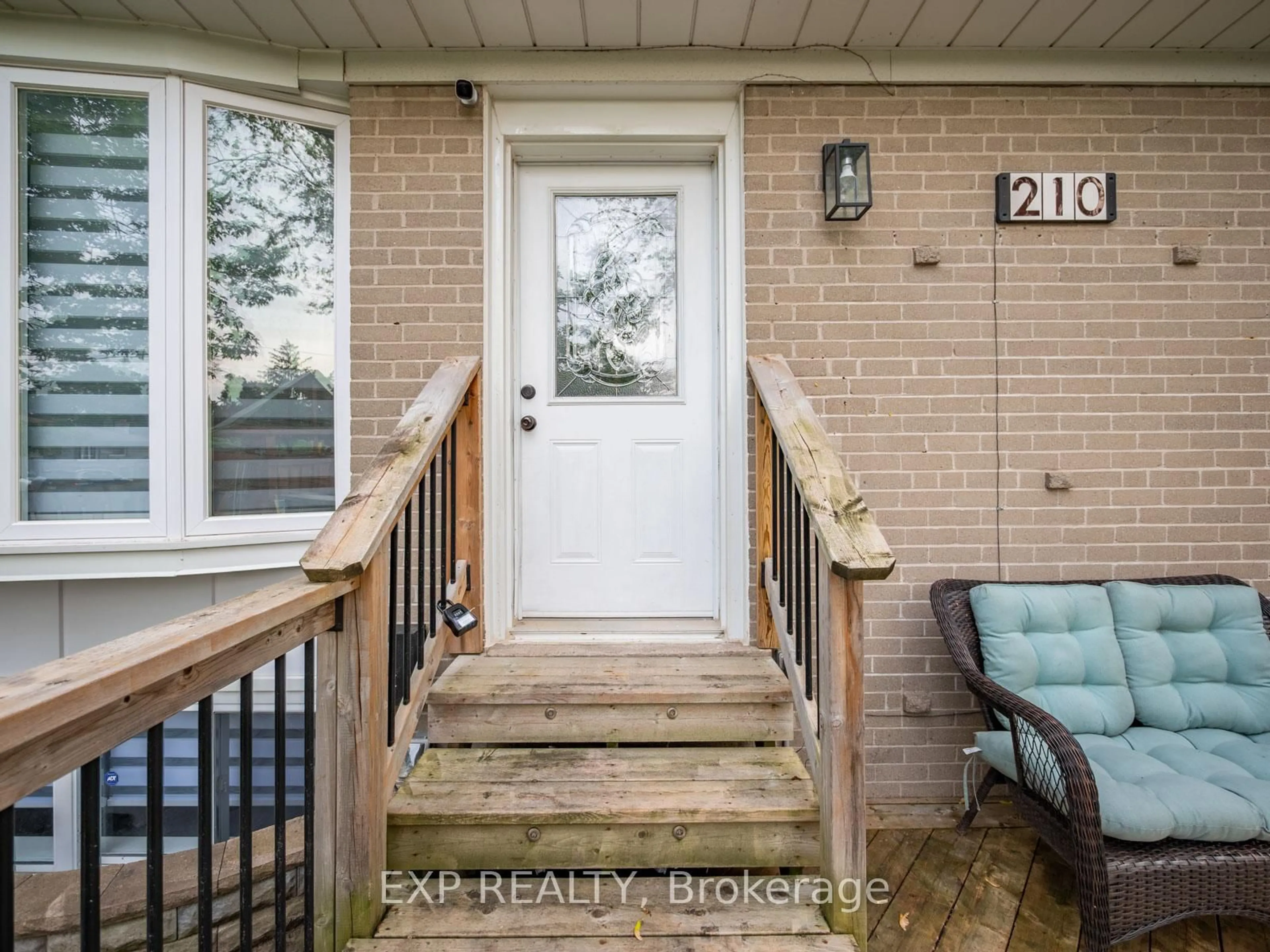 Indoor entryway for 210 Ashlar Rd, Richmond Hill Ontario L4C 2W6