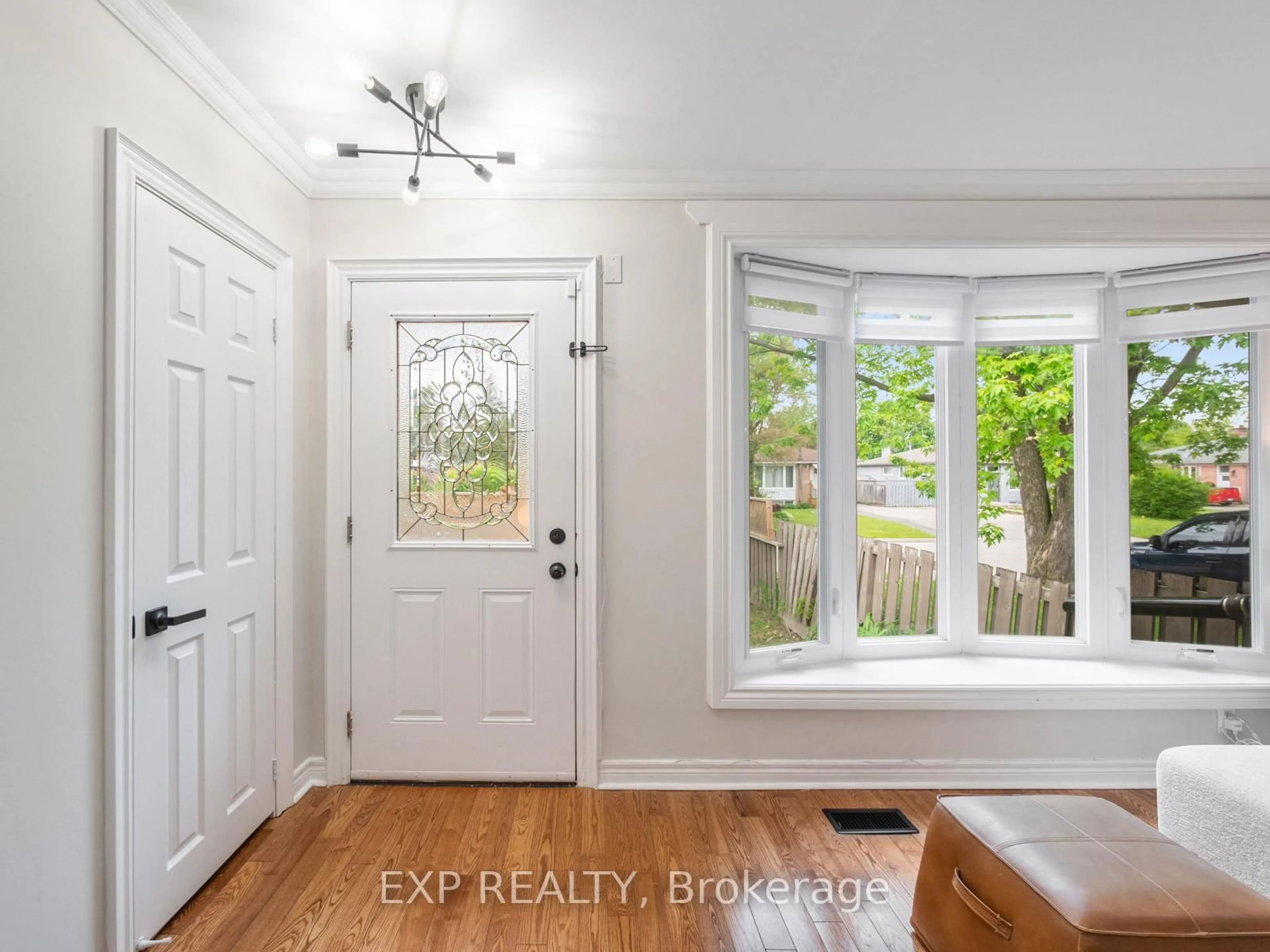 Indoor entryway for 210 Ashlar Rd, Richmond Hill Ontario L4C 2W6