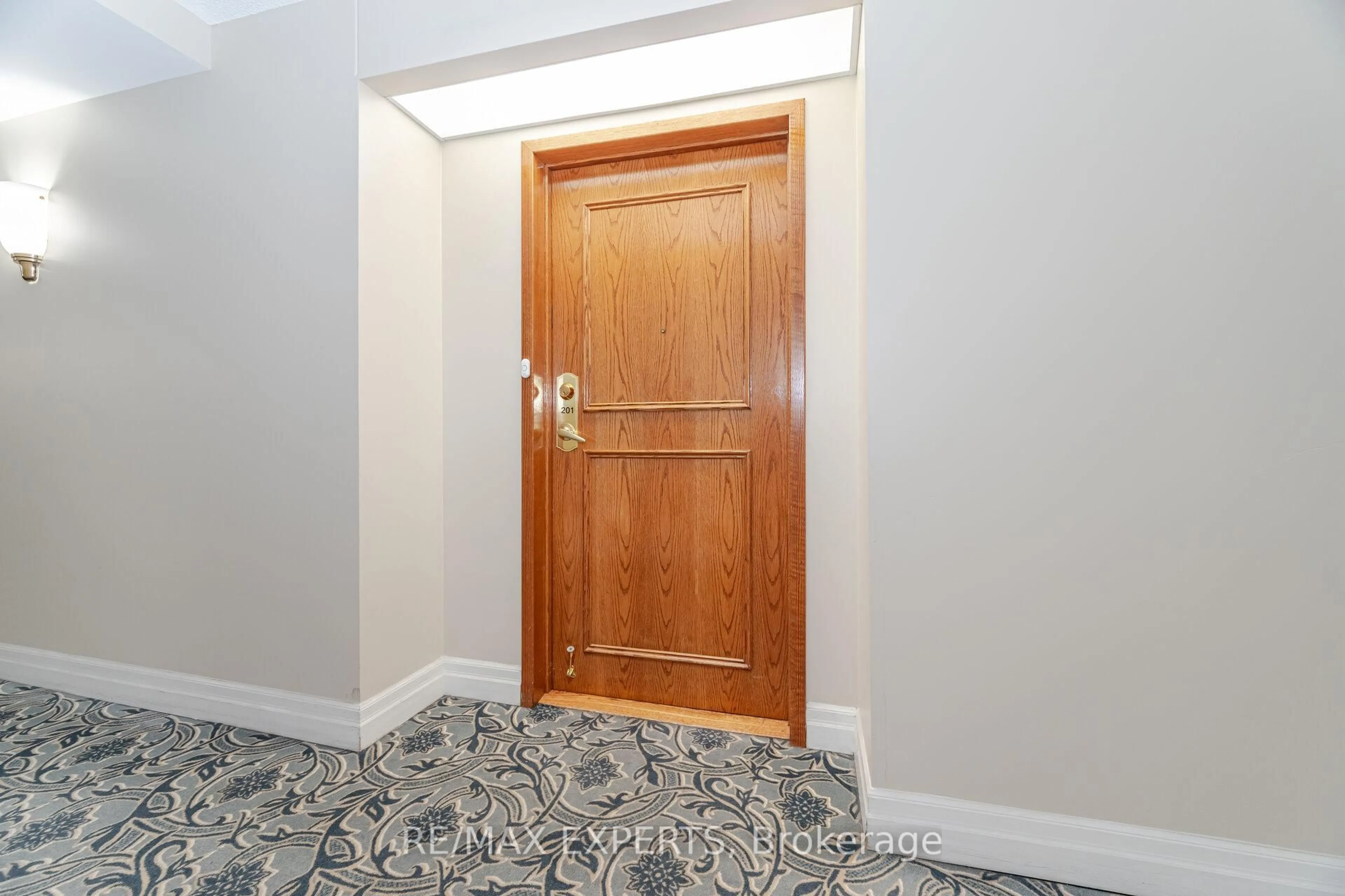 Indoor entryway for 2502 Rutherford Rd #201, Vaughan Ontario L4K 5N6