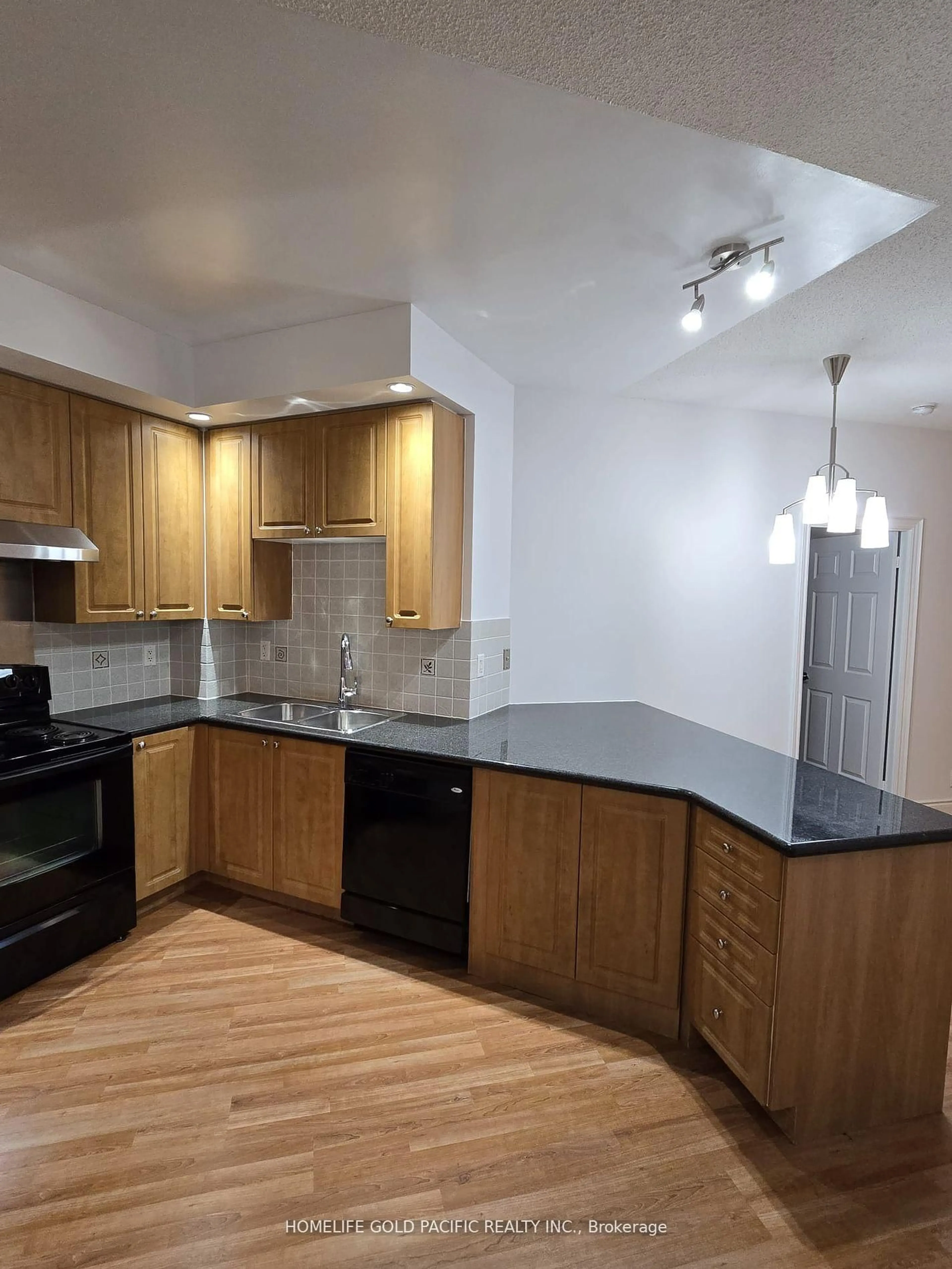 Standard kitchen, unknown for 33 Cox Blvd #117, Markham Ontario L3R 8A6