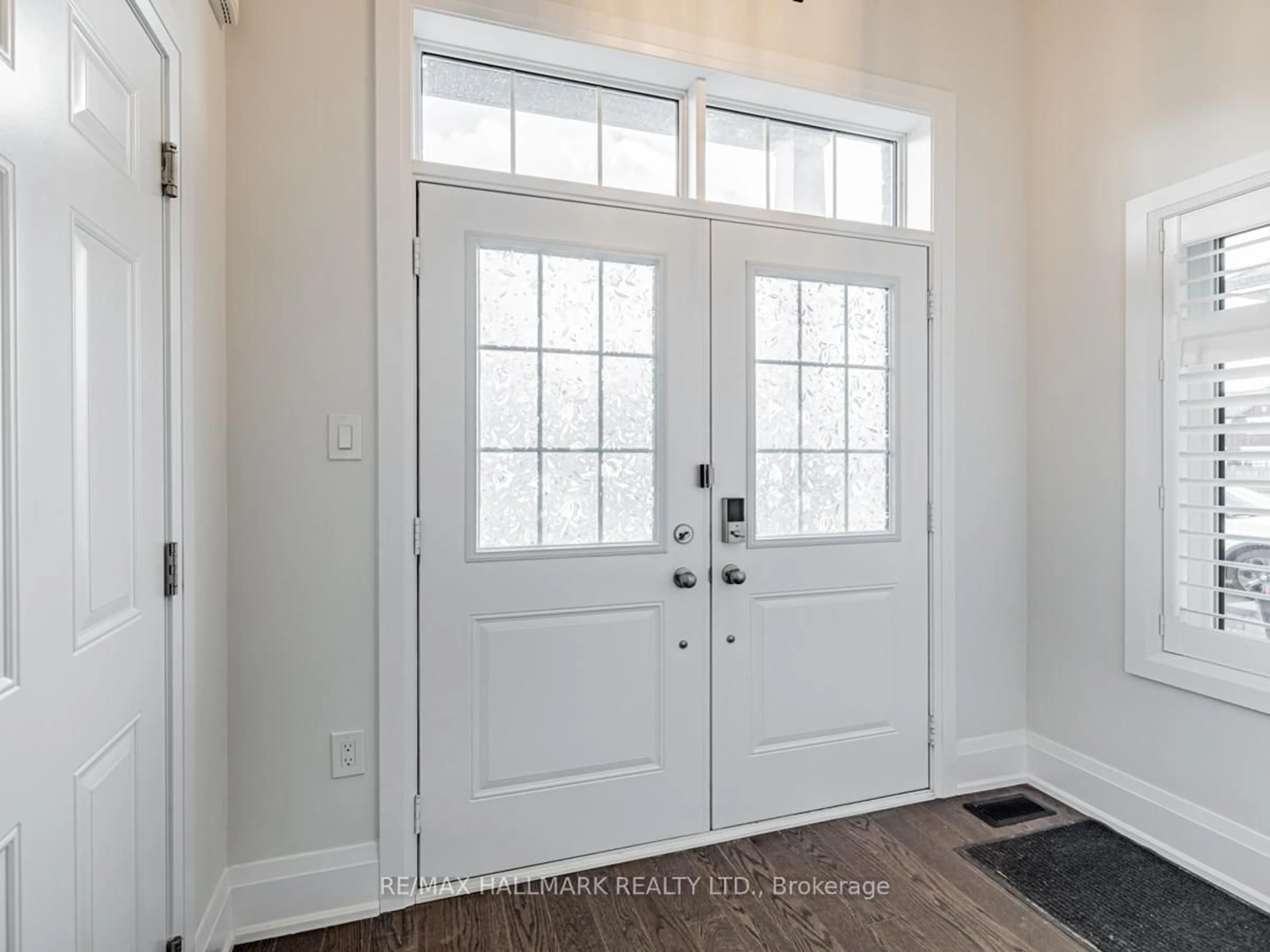 Indoor entryway for 1538 Farrow Cres, Innisfil Ontario L9S 0L6
