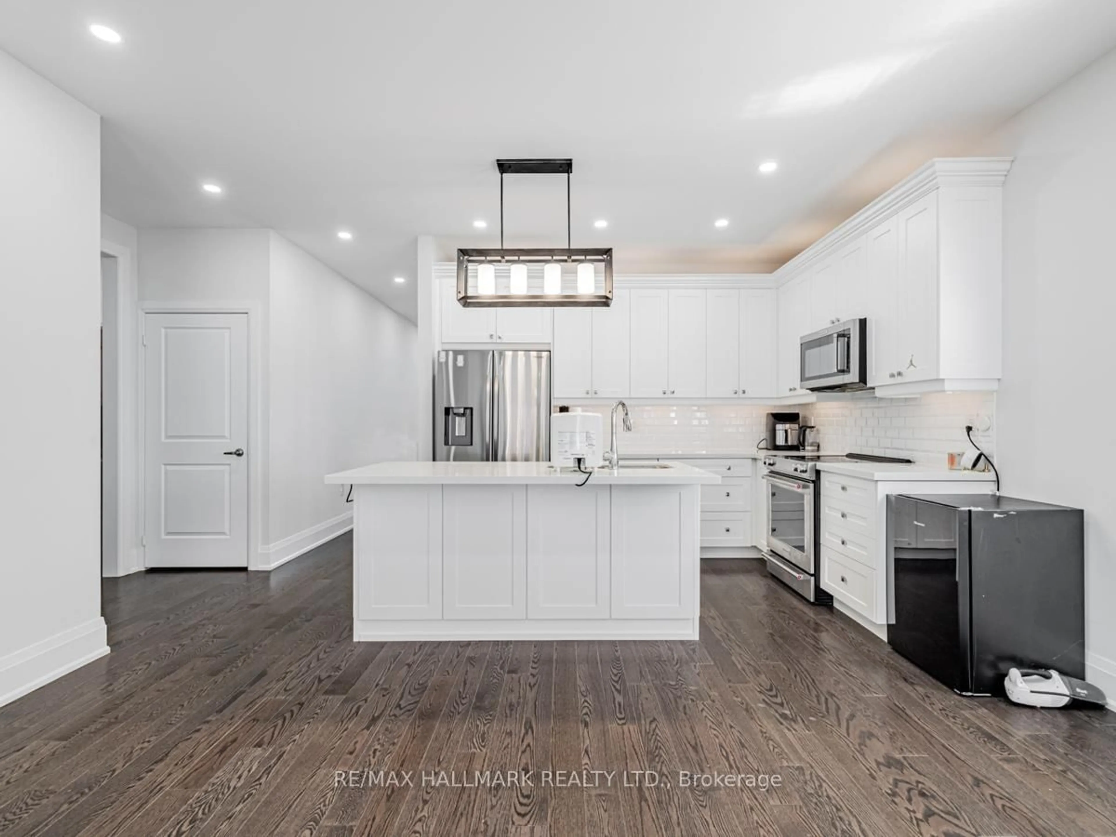 Open concept kitchen, unknown for 1538 Farrow Cres, Innisfil Ontario L9S 0L6