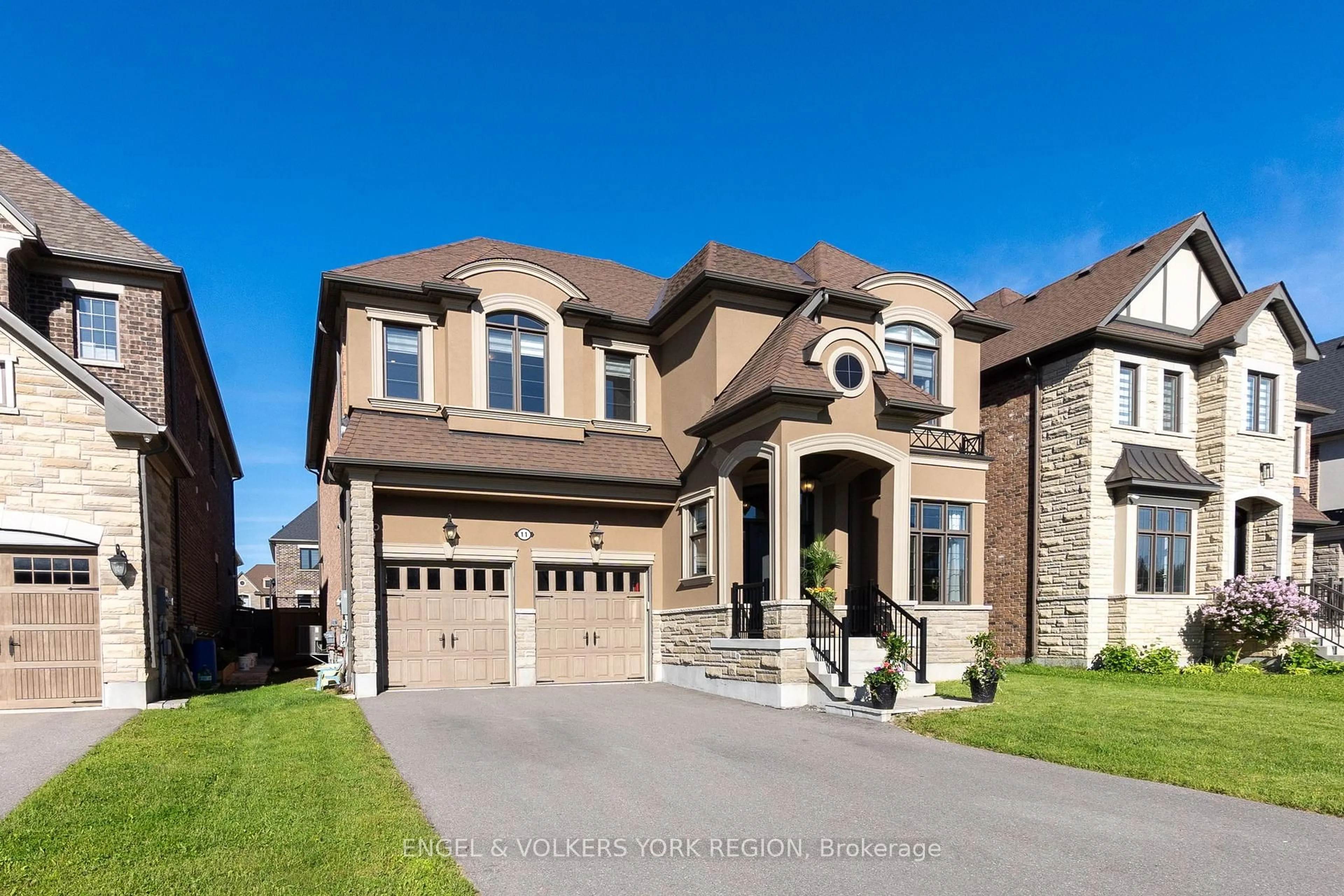 Home with brick exterior material, street for 11 Cairns Gate, King Ontario L7B 0P5