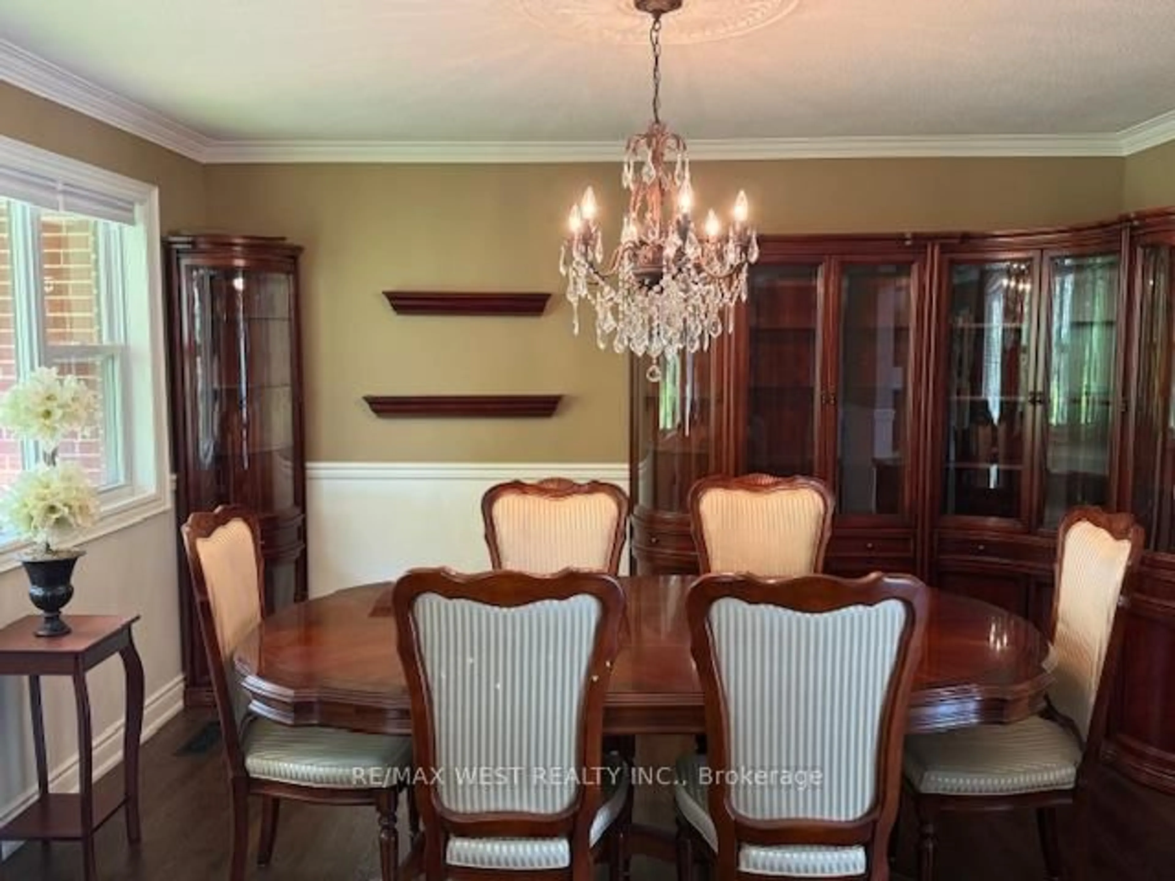 Dining room, wood/laminate floor for 6600 King Vaughan Rd, Vaughan Ontario L0J 1C0