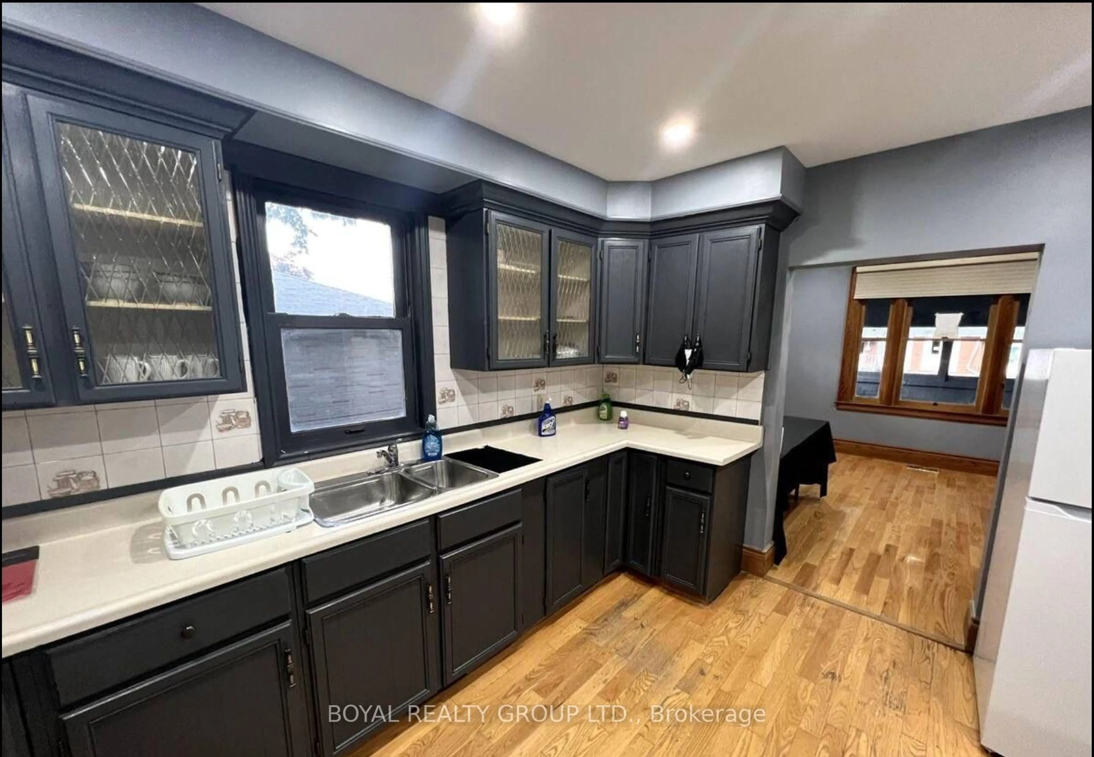 Open concept kitchen, ceramic/tile floor for 102 Queen St, New Tecumseth Ontario L0G 1W0
