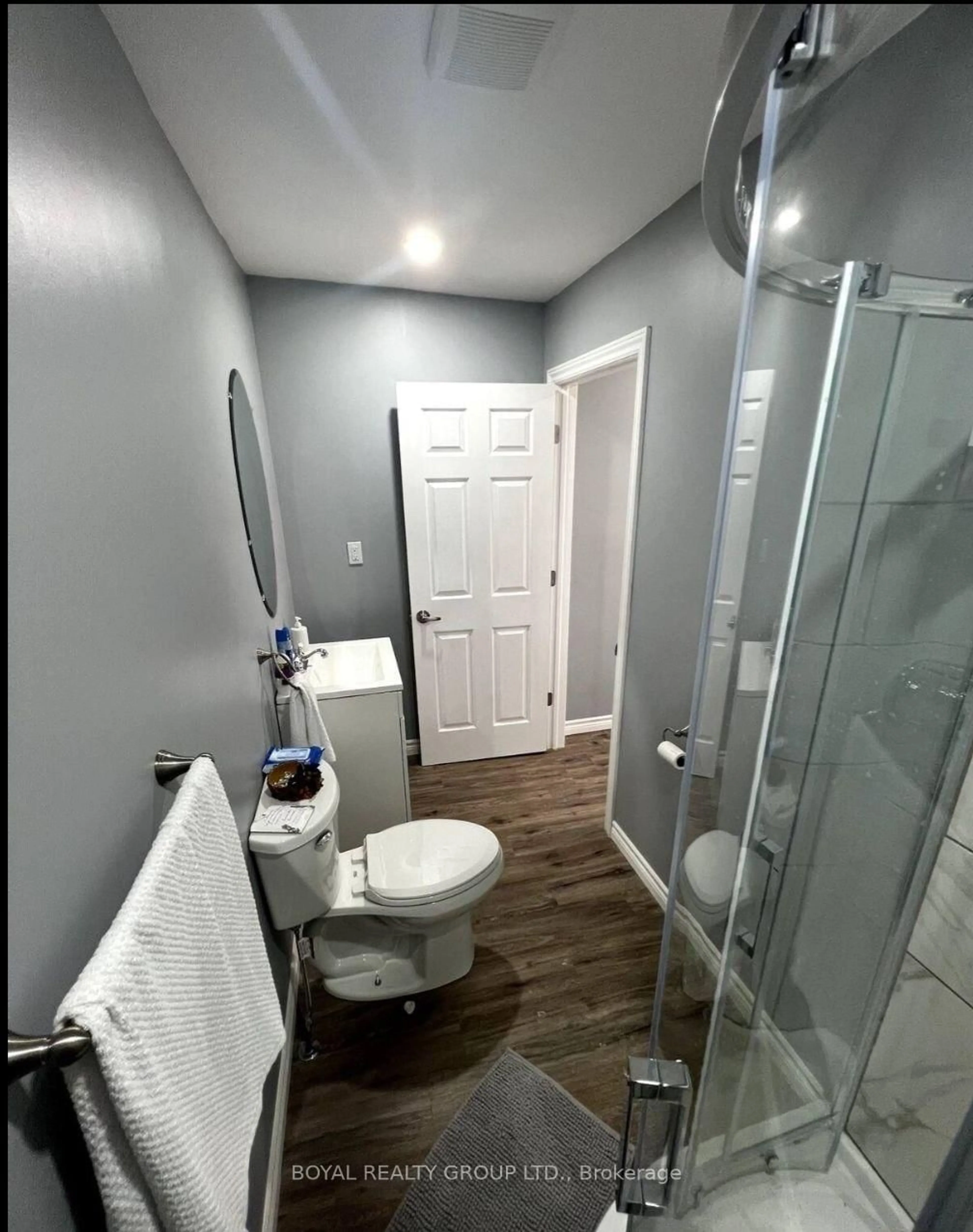 Standard bathroom, unknown for 102 Queen St, New Tecumseth Ontario L0G 1W0