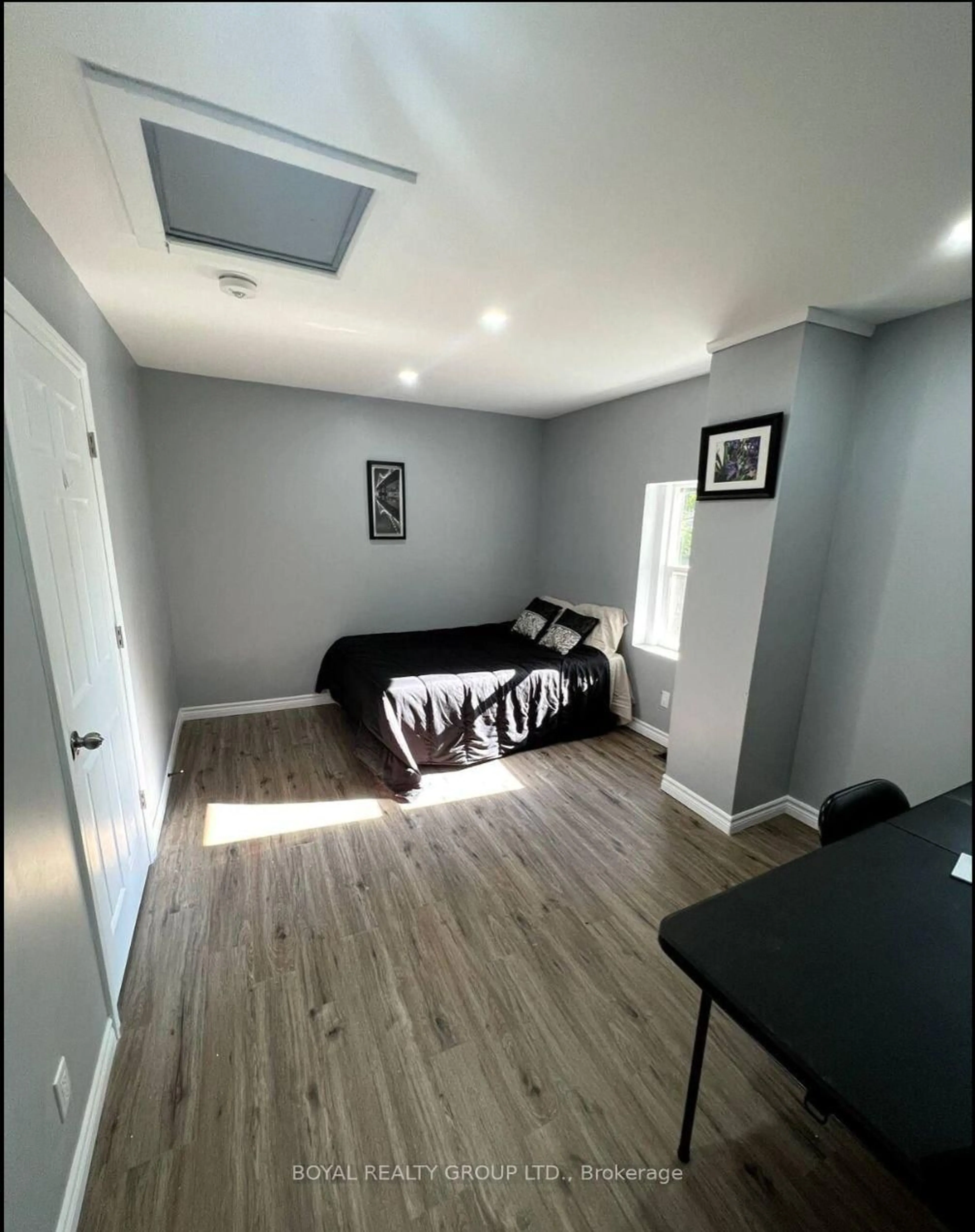 A pic of a room for 102 Queen St, New Tecumseth Ontario L0G 1W0