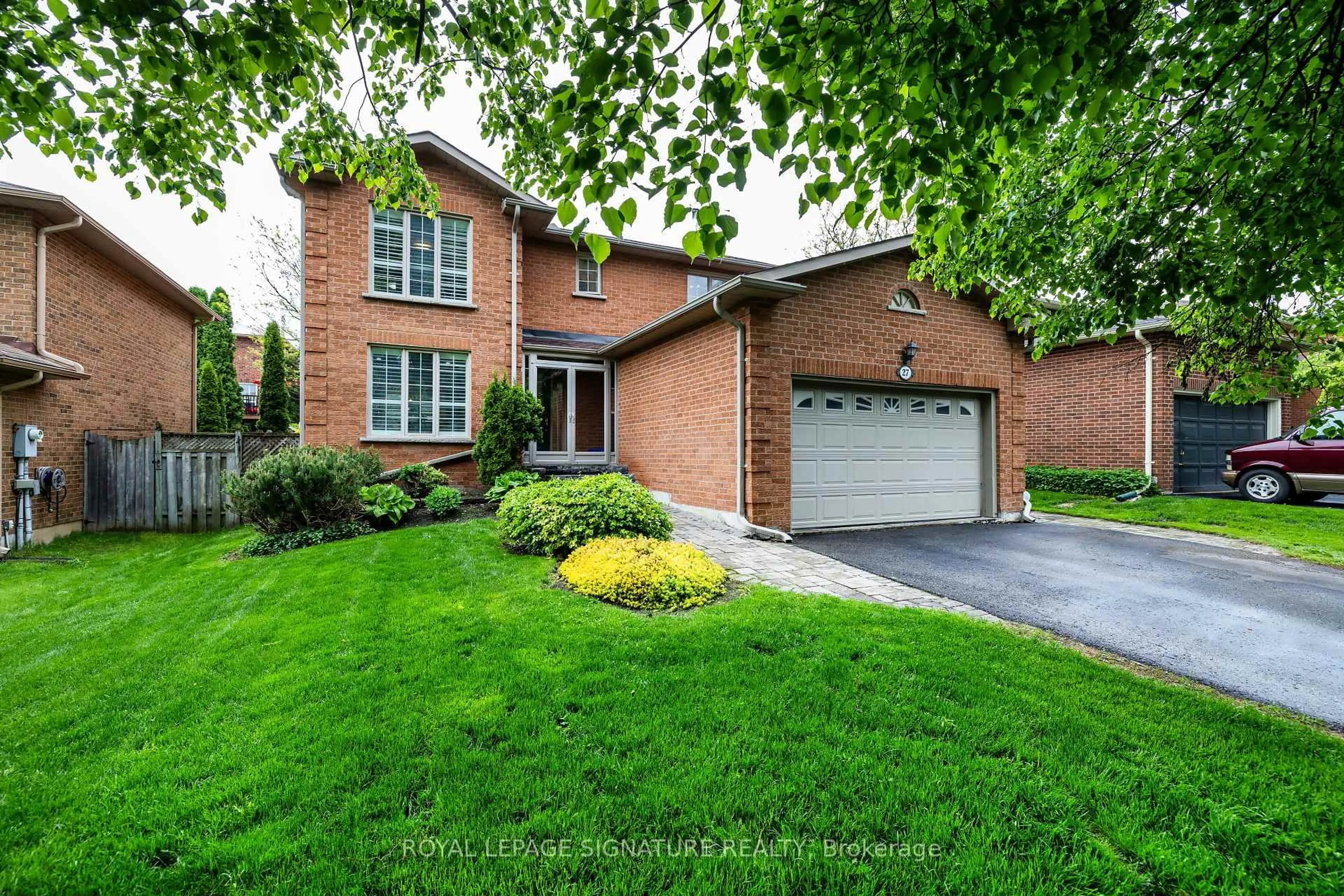 Home with brick exterior material, street for 27 Twelve Oaks Dr, Aurora Ontario L4G 6J5