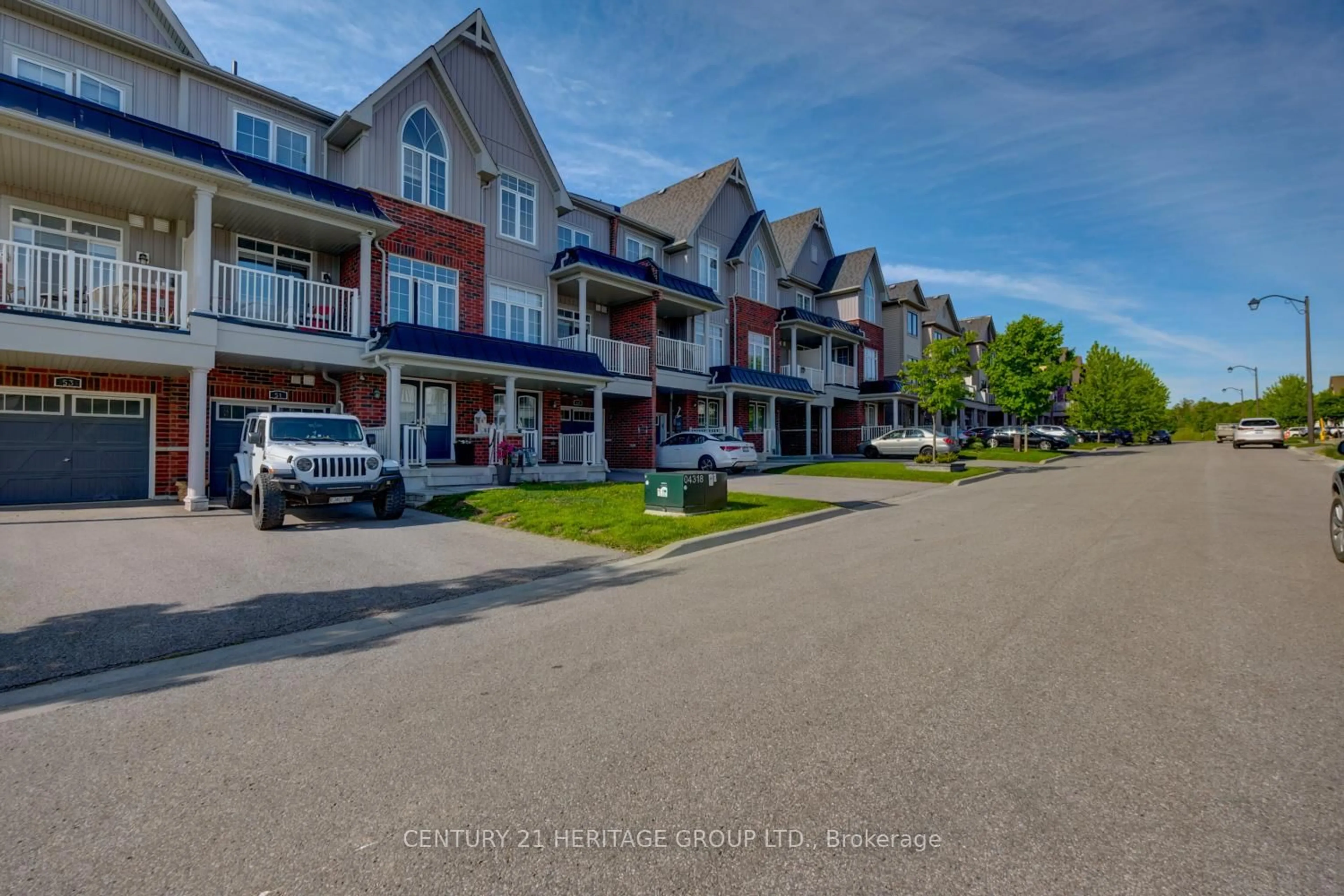 A pic from outside/outdoor area/front of a property/back of a property/a pic from drone, street for 49 Blackpool Lane, East Gwillimbury Ontario L0G 1R0
