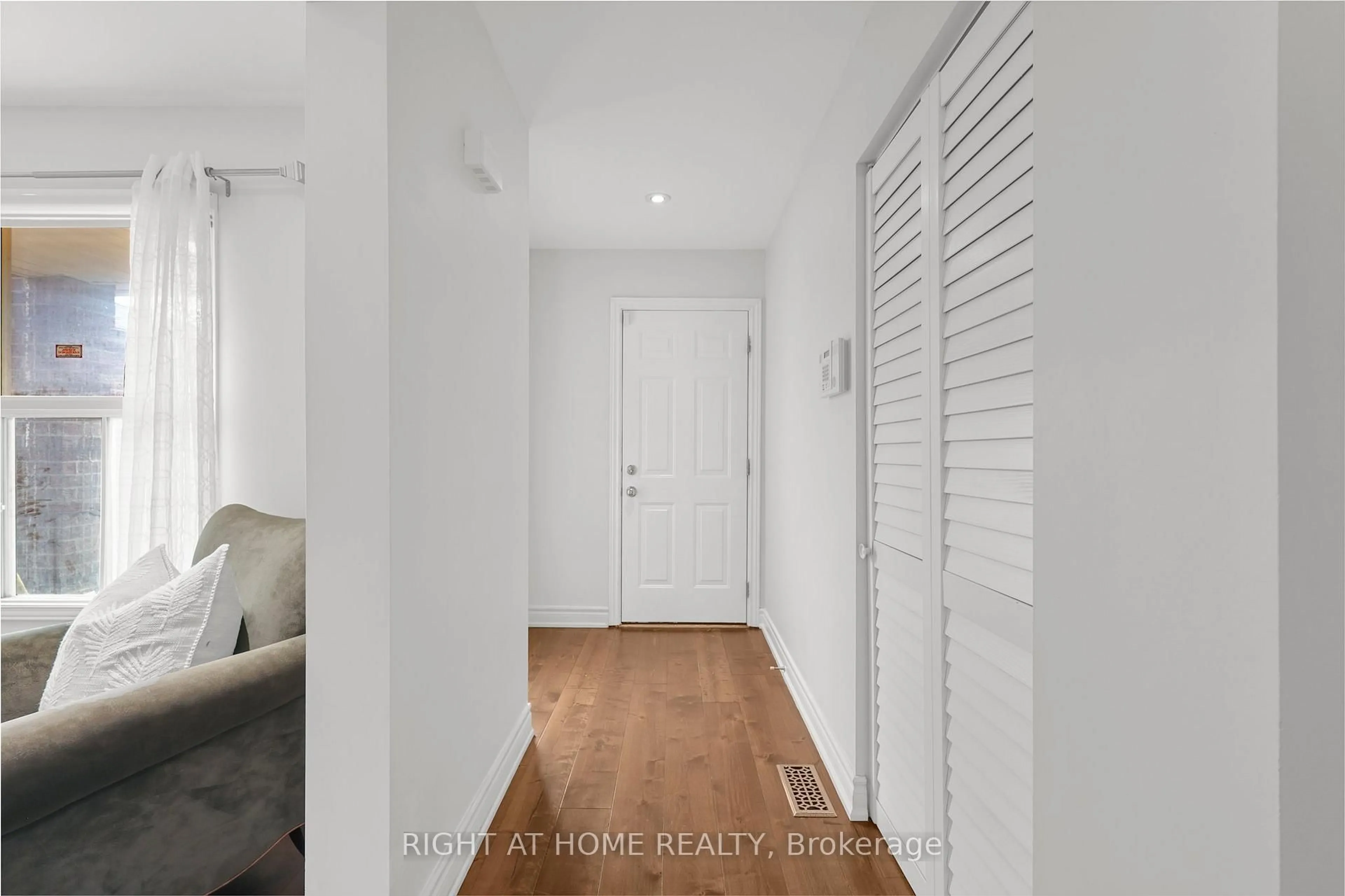 Indoor entryway for 21 Spragg Circ, Markham Ontario L3P 5W1