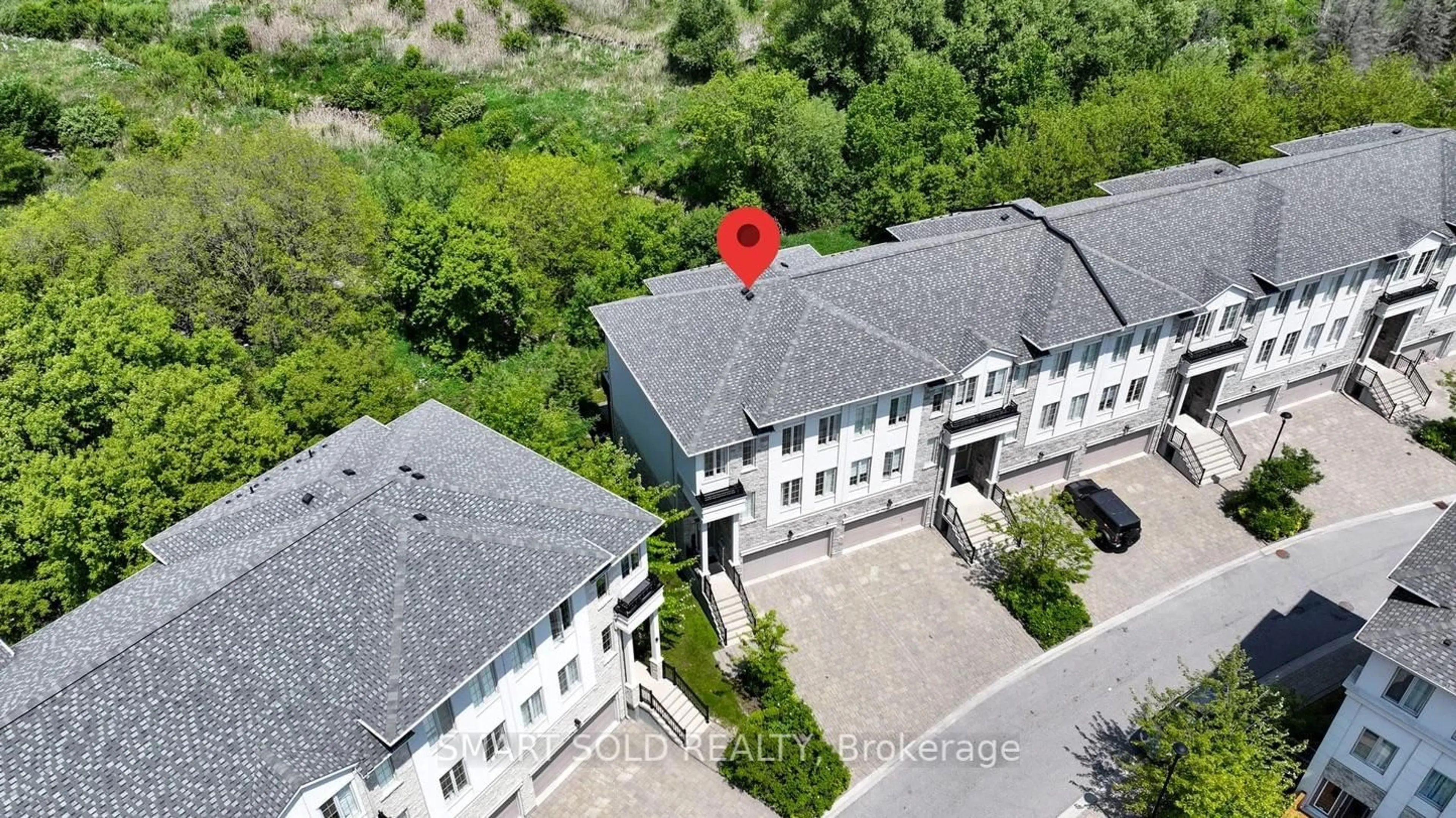 A pic from outside/outdoor area/front of a property/back of a property/a pic from drone, building for 29 Plowman Lane, Richmond Hill Ontario L4S 0G4