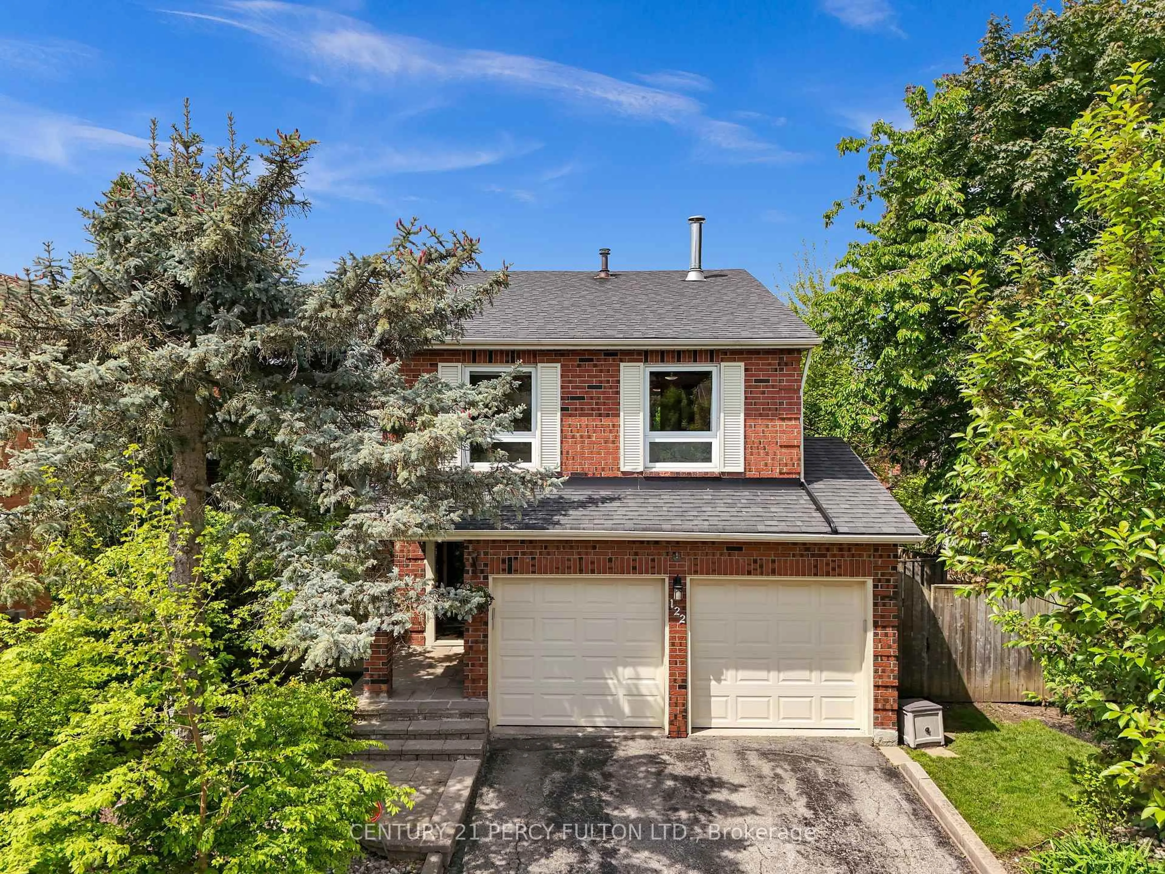 A pic from outside/outdoor area/front of a property/back of a property/a pic from drone, street for 122 Wootten Way, Markham Ontario L3P 4C6