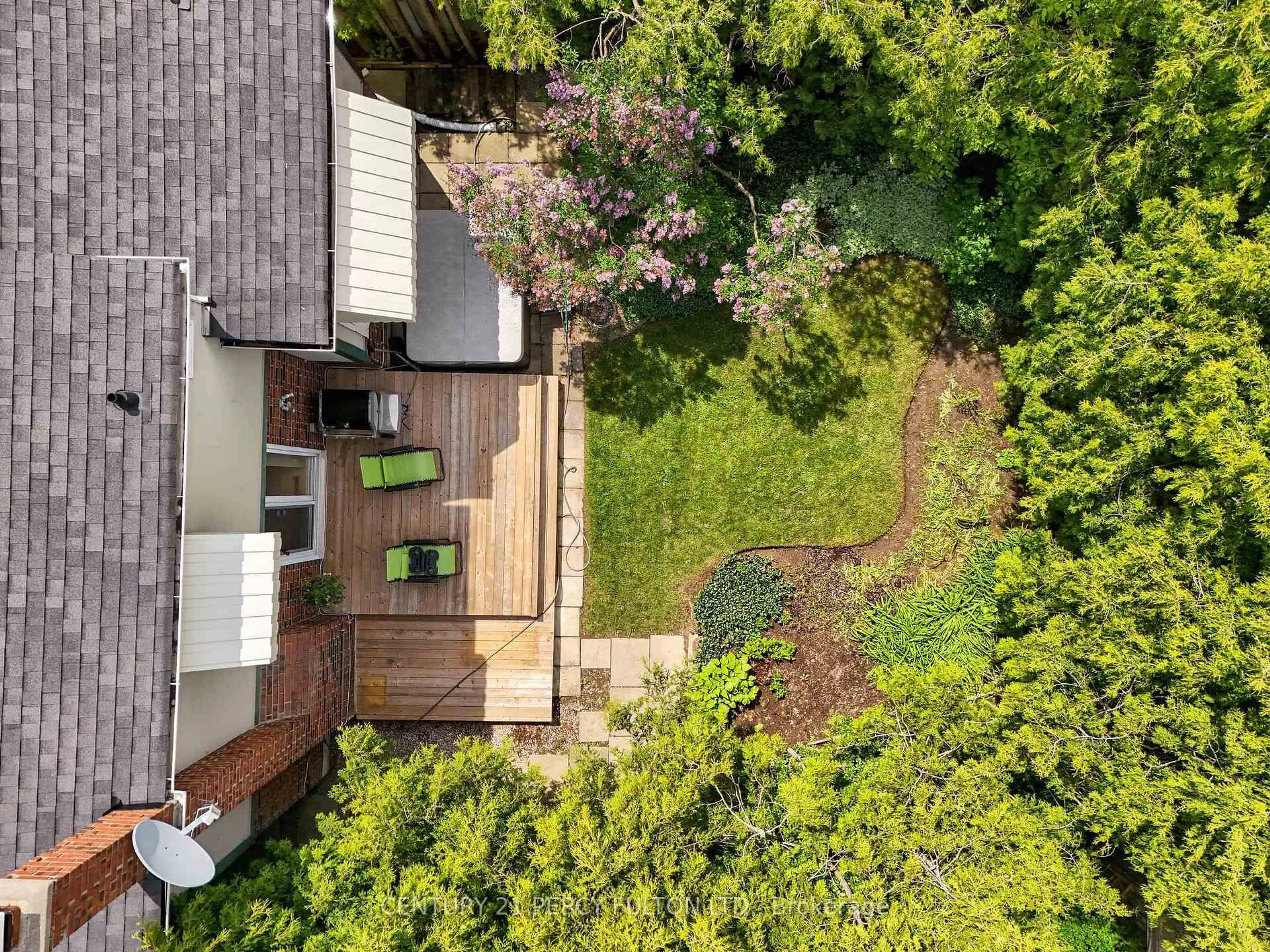 A pic from outside/outdoor area/front of a property/back of a property/a pic from drone, forest/trees view for 122 Wootten Way, Markham Ontario L3P 4C6