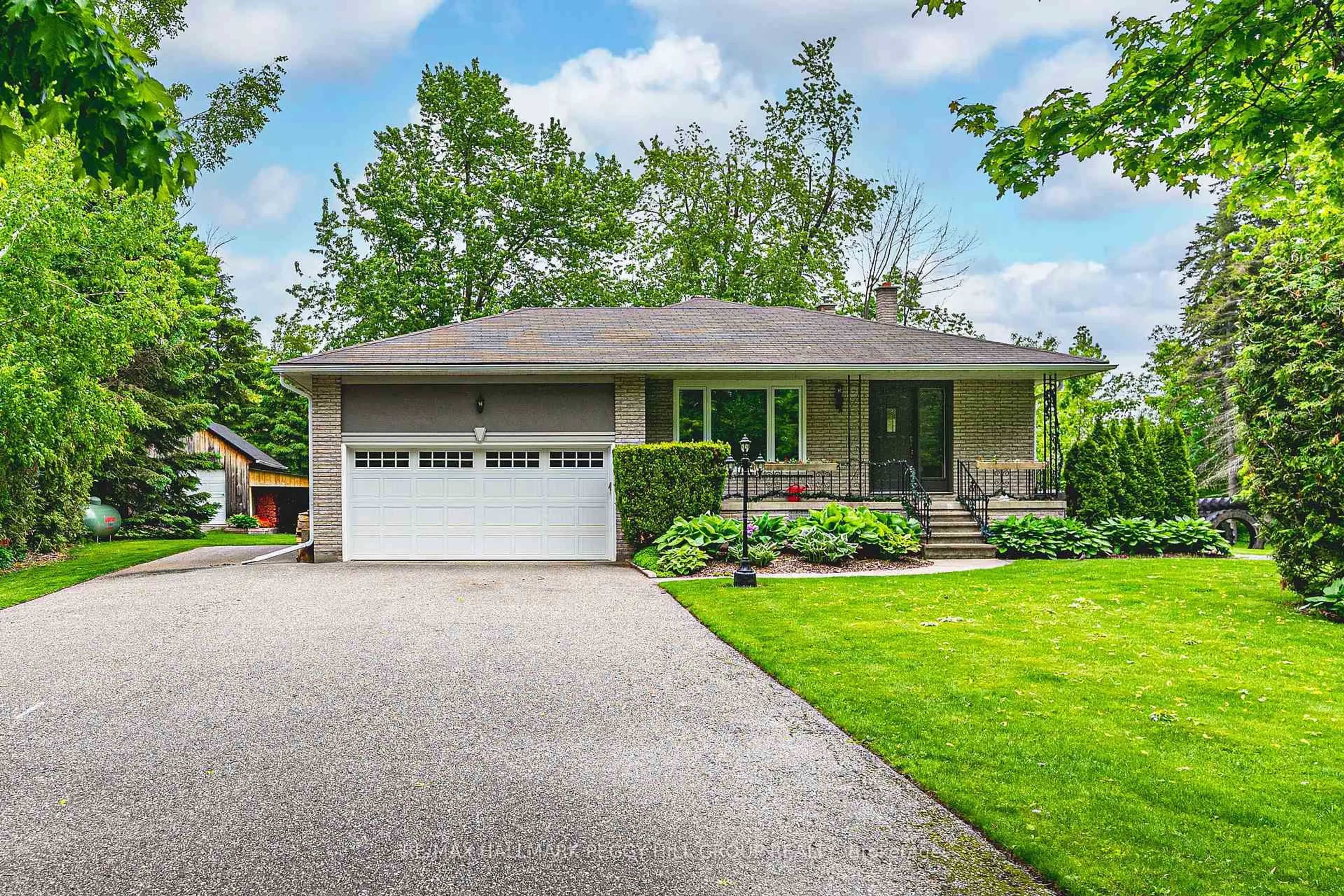 Home with brick exterior material, street for 5853 Yonge St, Innisfil Ontario L0L 1K0