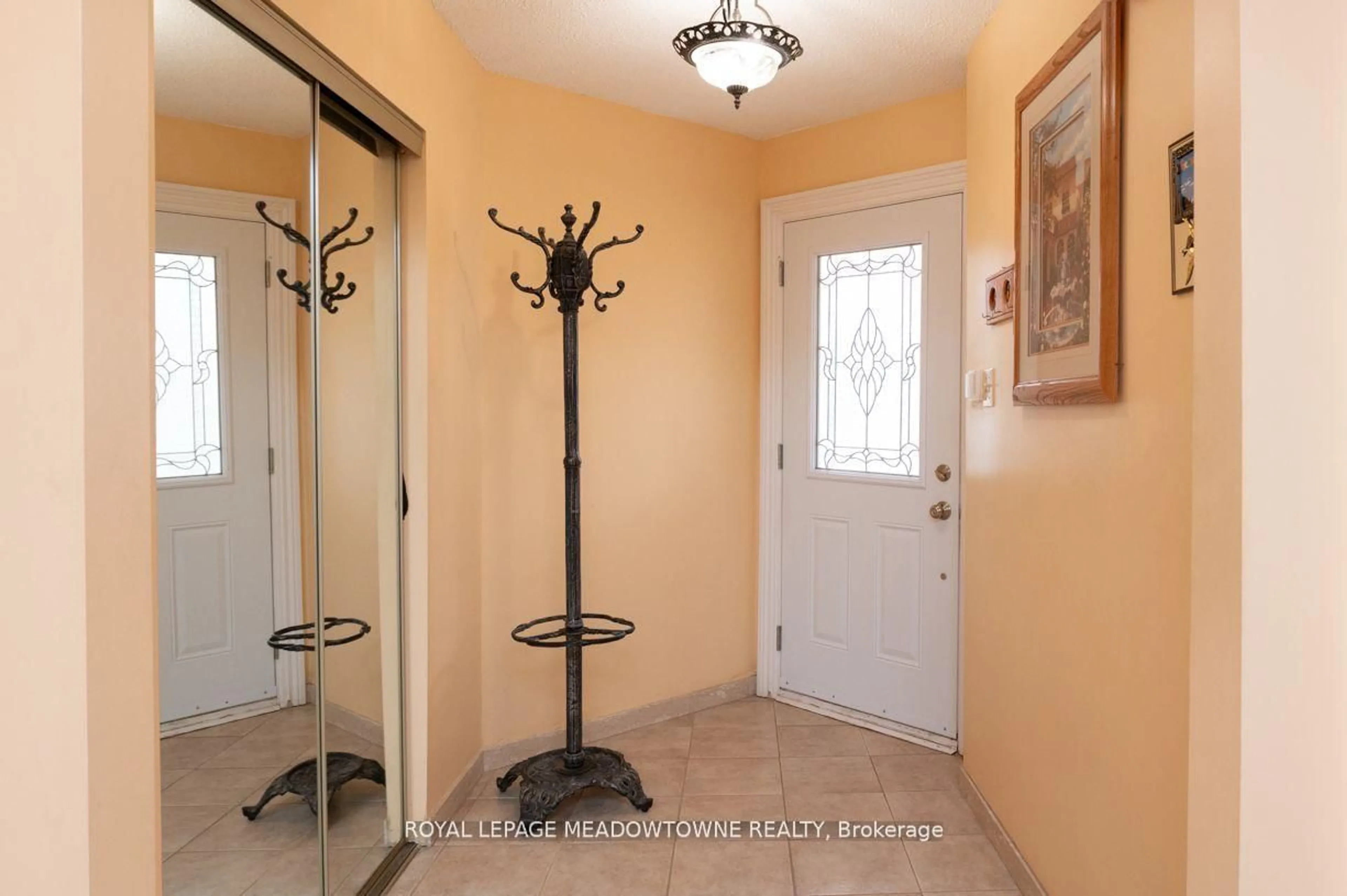 Indoor entryway for 136 Harvest Moon Dr, Markham Ontario L3R 4M5