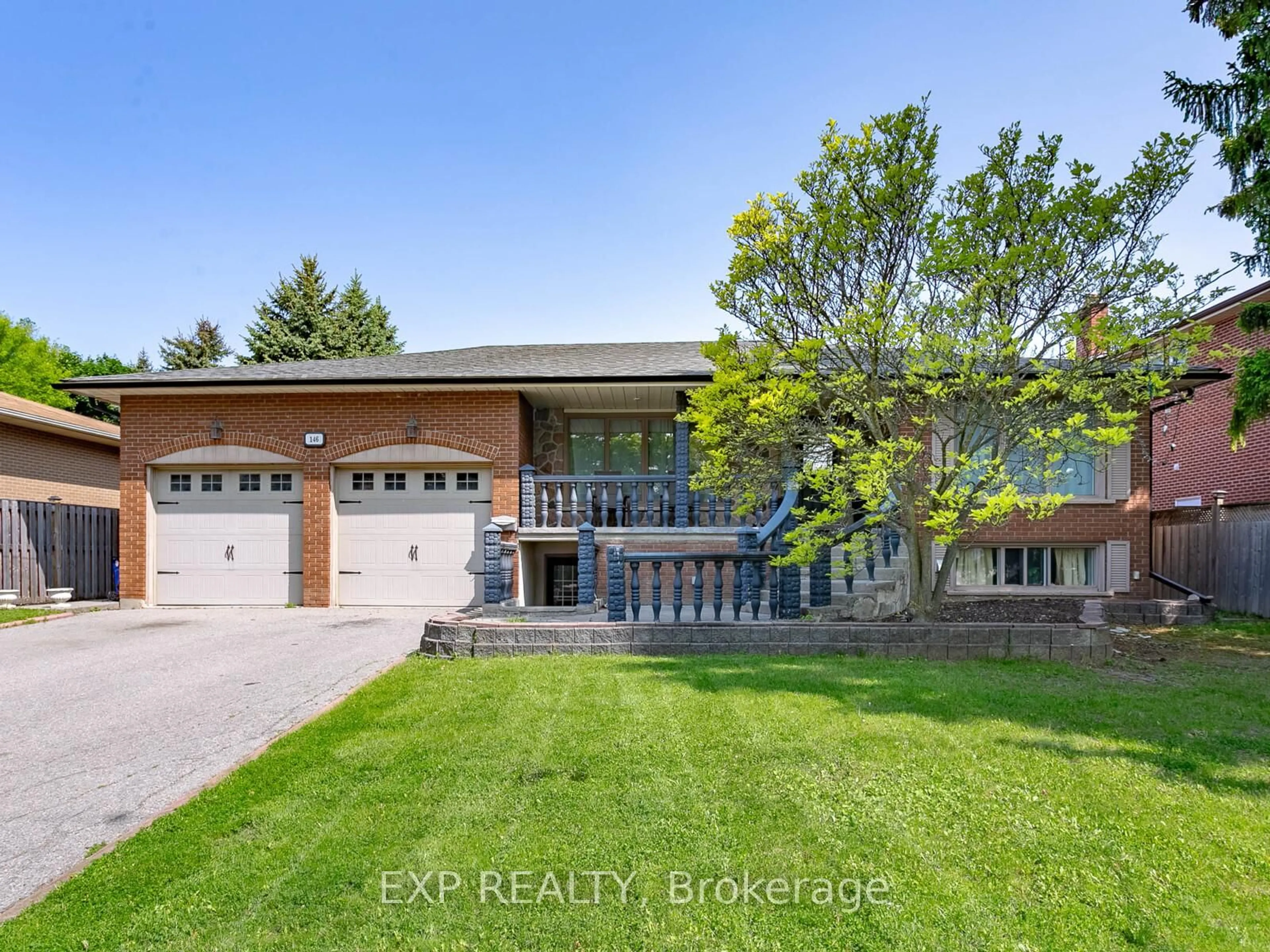A pic from outside/outdoor area/front of a property/back of a property/a pic from drone, water/lake/river/ocean view for 146 Weldrick Rd, Richmond Hill Ontario L4C 3V1