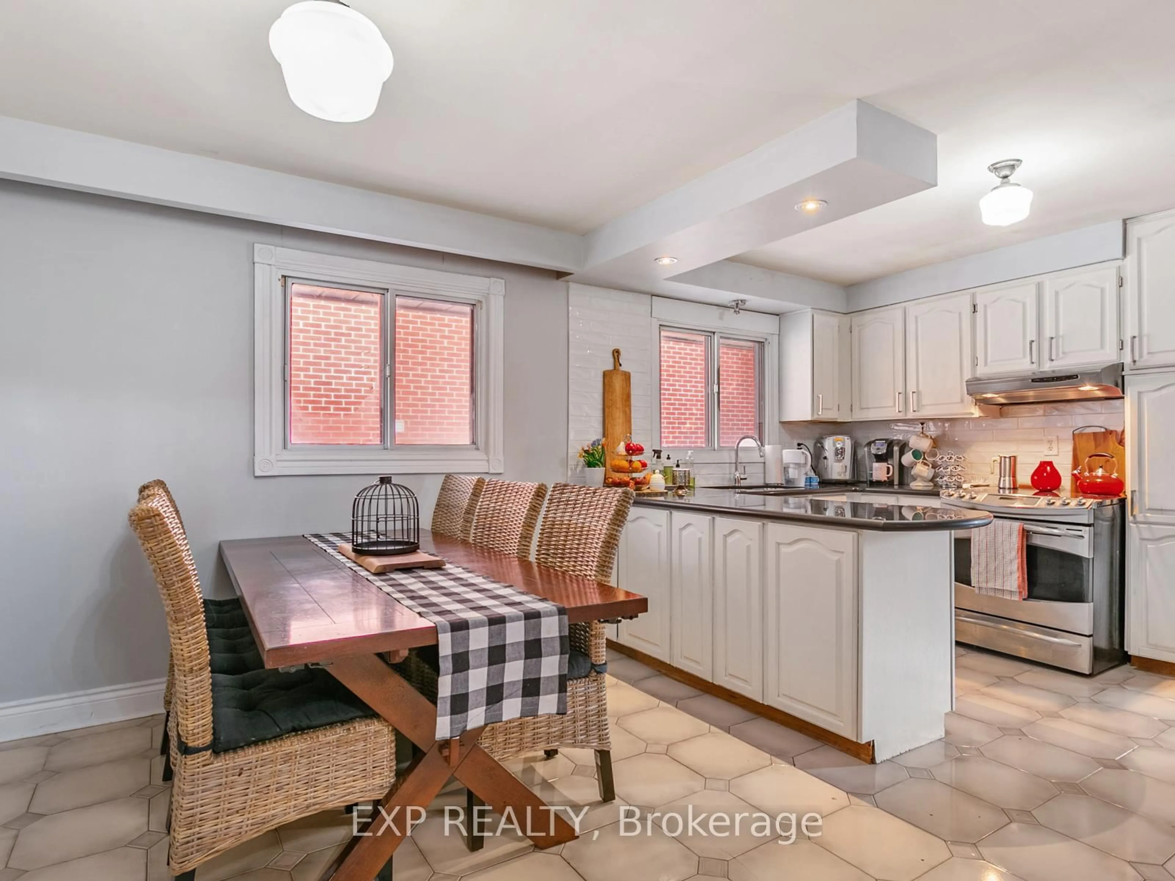 Open concept kitchen, unknown for 146 Weldrick Rd, Richmond Hill Ontario L4C 3V1