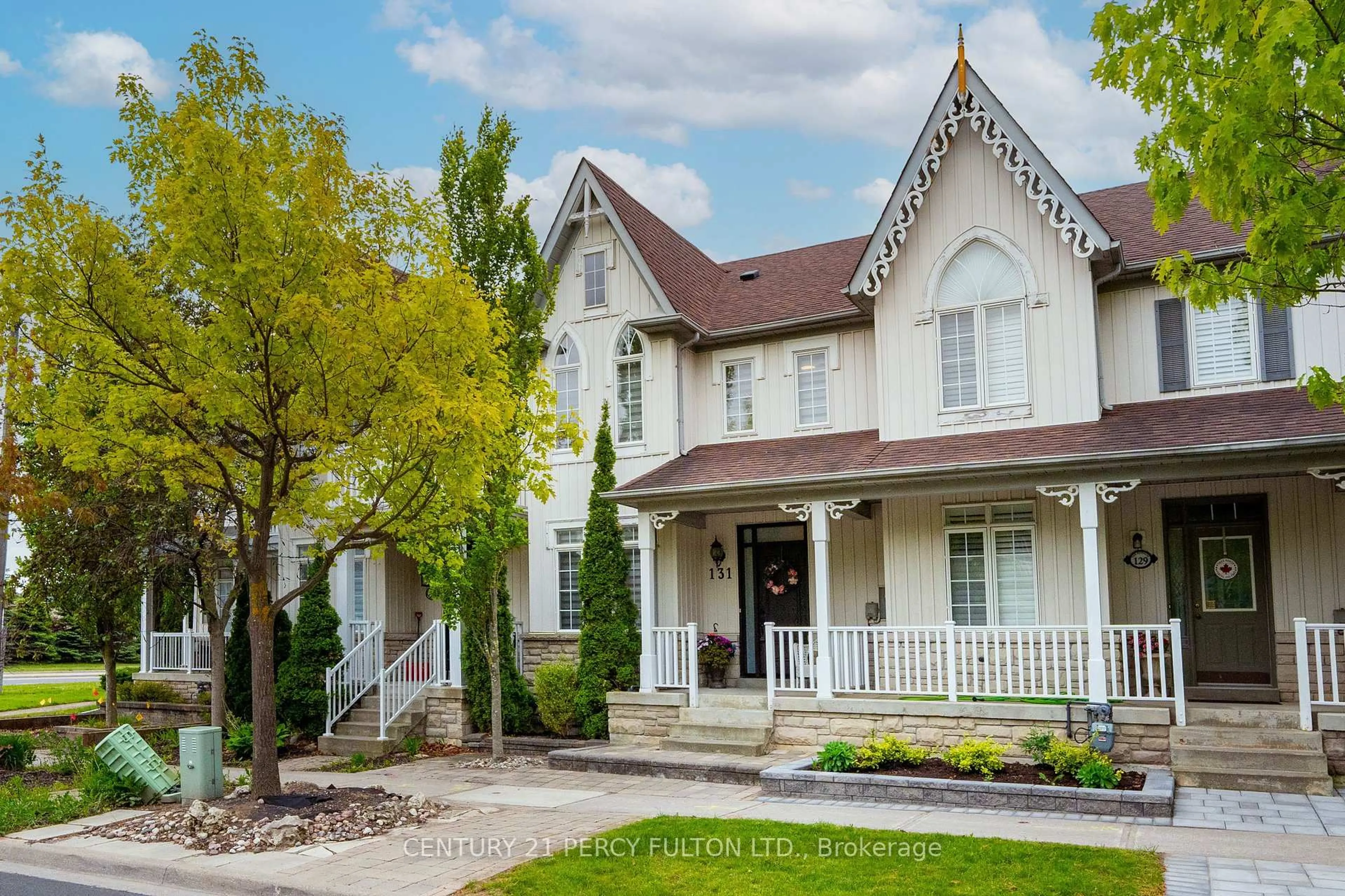 Home with vinyl exterior material, street for 131 The Fairways N/A, Markham Ontario L6C 2A7