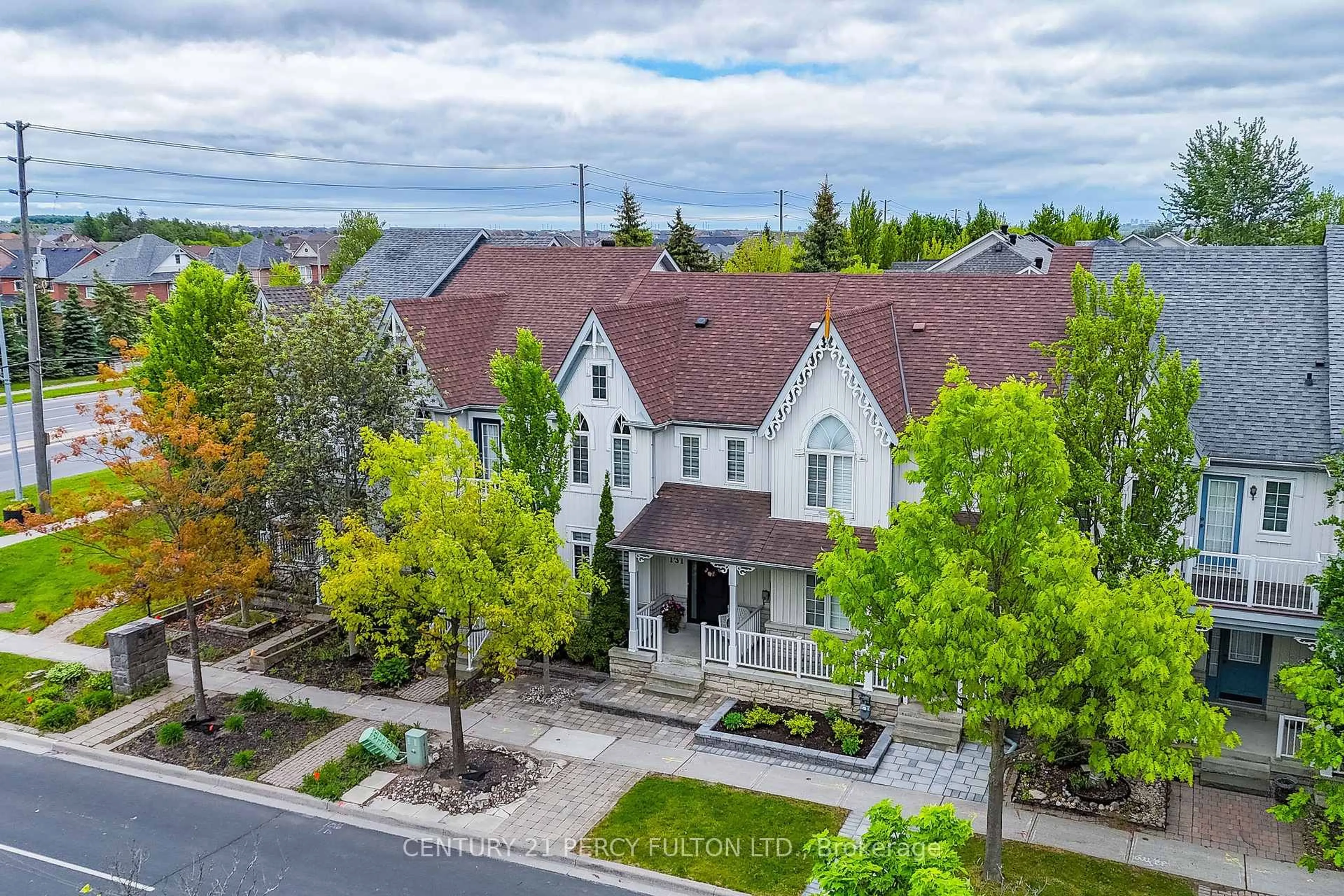 A pic from outside/outdoor area/front of a property/back of a property/a pic from drone, unknown for 131 The Fairways N/A, Markham Ontario L6C 2A7